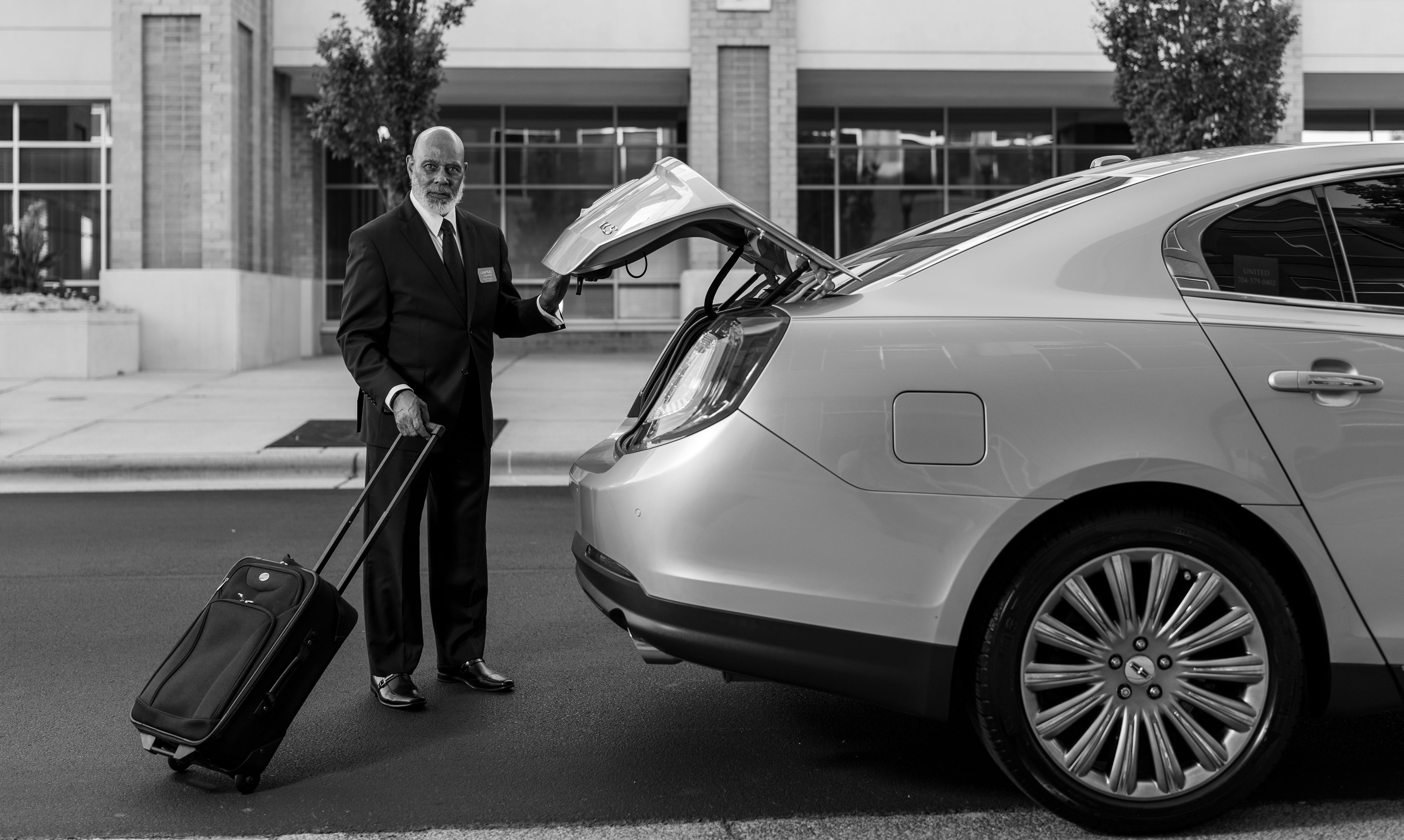 Uber adds hotels, leans on loyalty to drive bookings — Photo by Lee Salem on Pexels