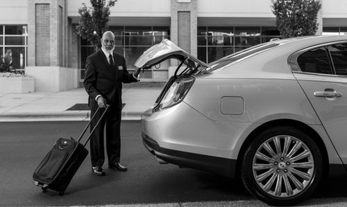 Airport transfer for senior travelers in Europe