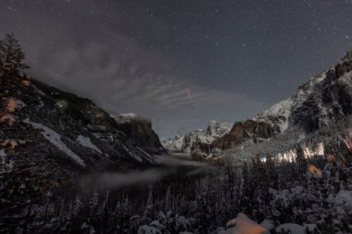 Free Captivating winter night view of Yosemite Valley under a star-filled sky. Stock Photo