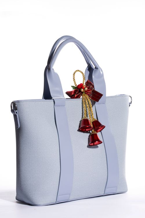 Pale tote bag with a tassel — photo by Valentin Ivantsov on Pexels