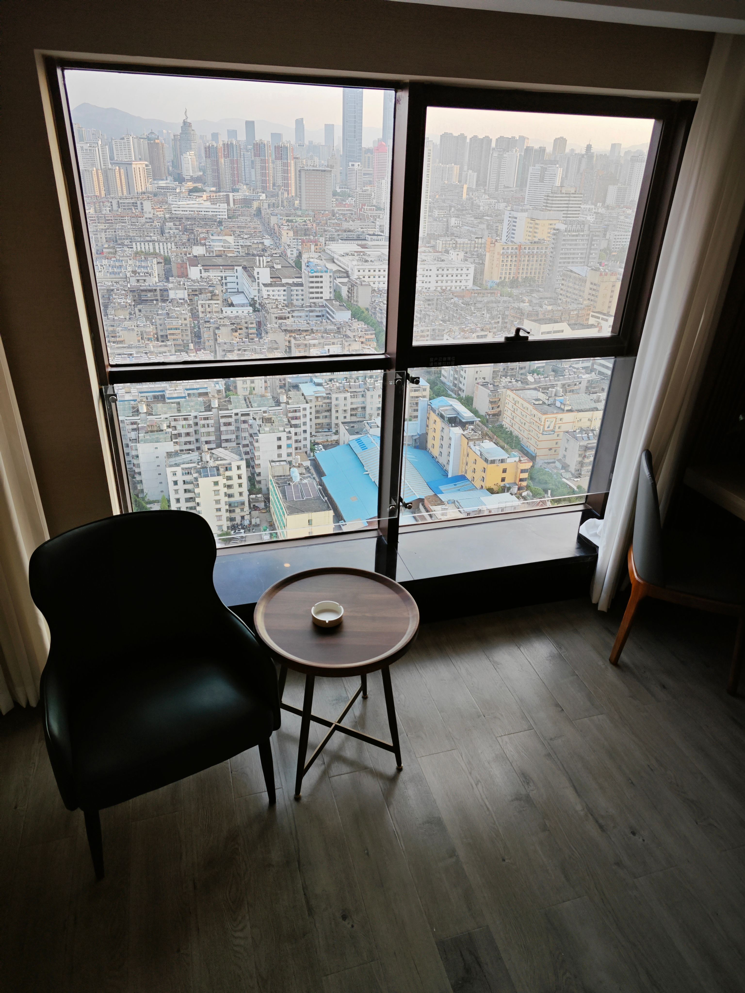 How to keep your camera ready from airport check-in to arrival — which camera settings work best for travel shots indoors and outdoors?