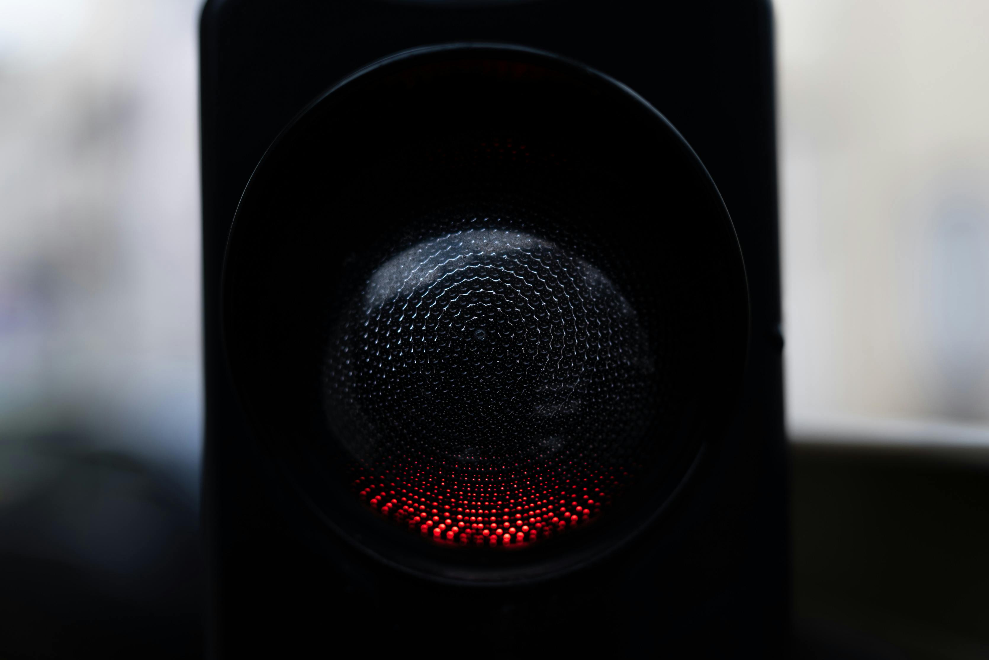 grátis Visão detalhada de um semáforo vermelho com lente texturizada exclusiva. Foto profissional