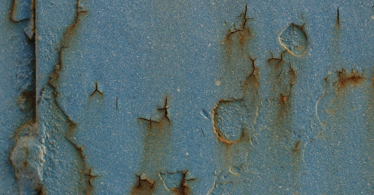 Metal Rashing Close-up of Rusty Metal Surface with Cracks · Free Stock Photo