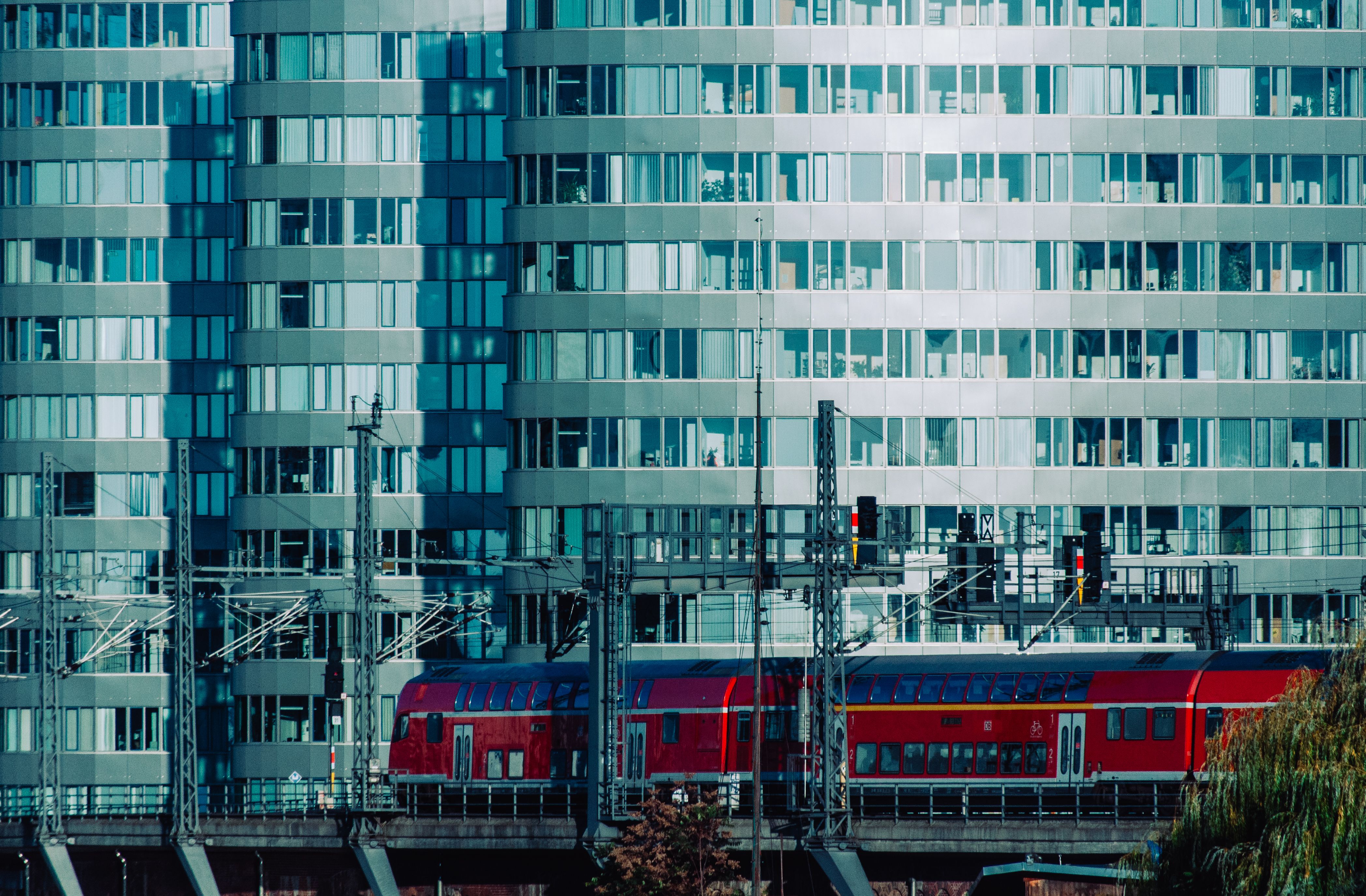 Die unsichtbare Mauer: Warum der Digitalisierungswille in der Immobilienbranche an der Umsetzung scheitert