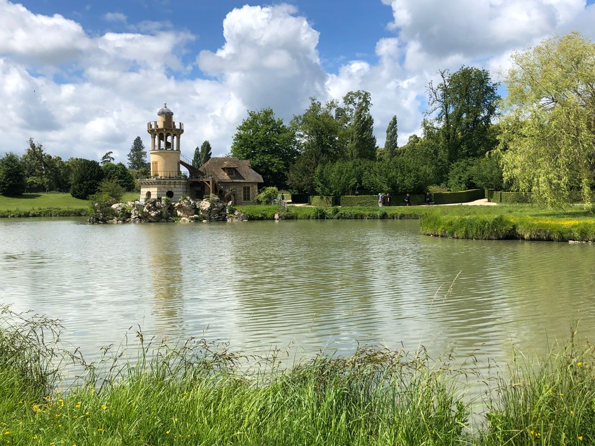 Hameau de la Reine, satul reginei, cu lac si turn