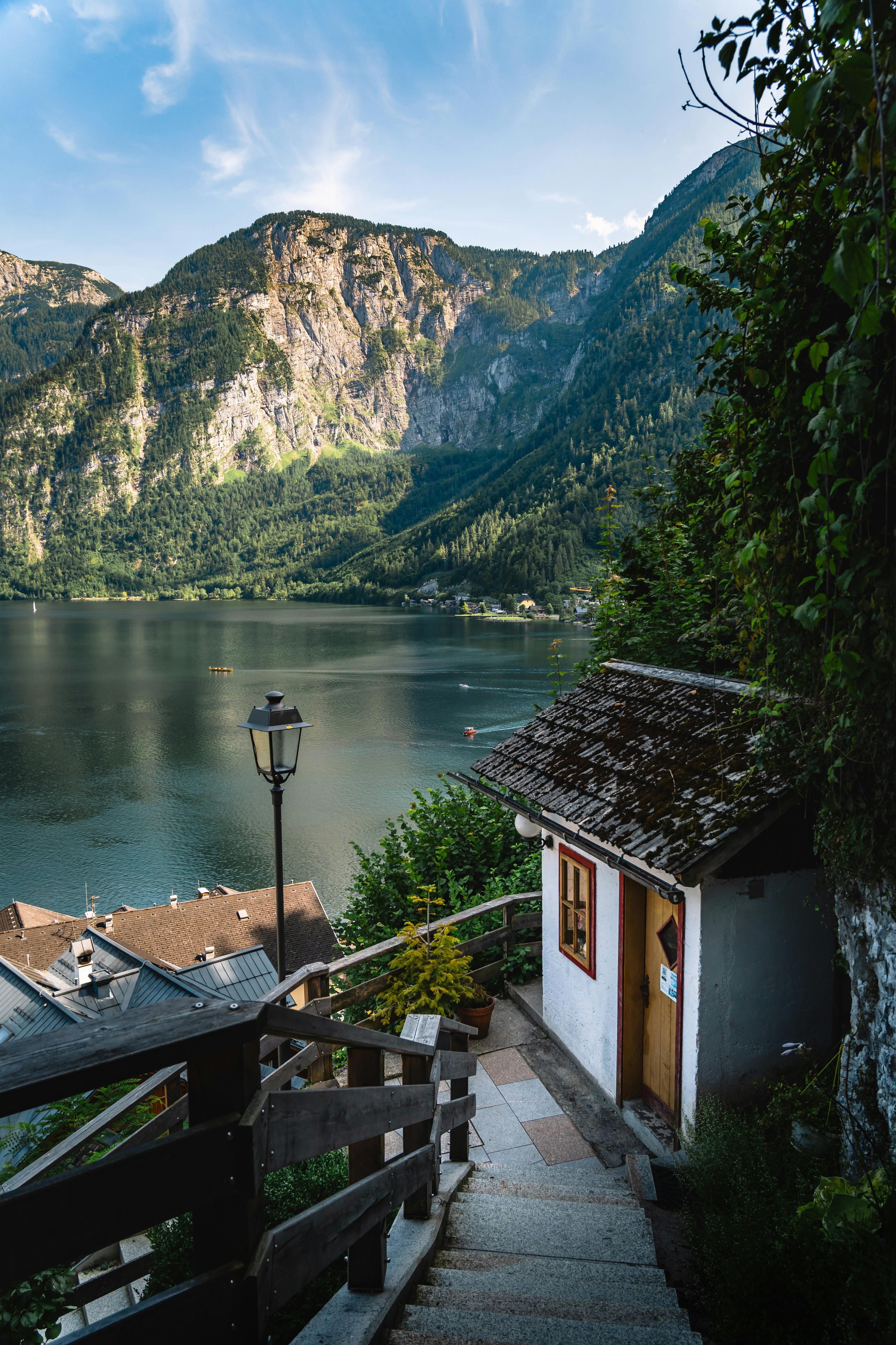 Free Discover the enchanting beauty of Hallstatt with stunning alpine views and serene lake in Austria. Stock Photo