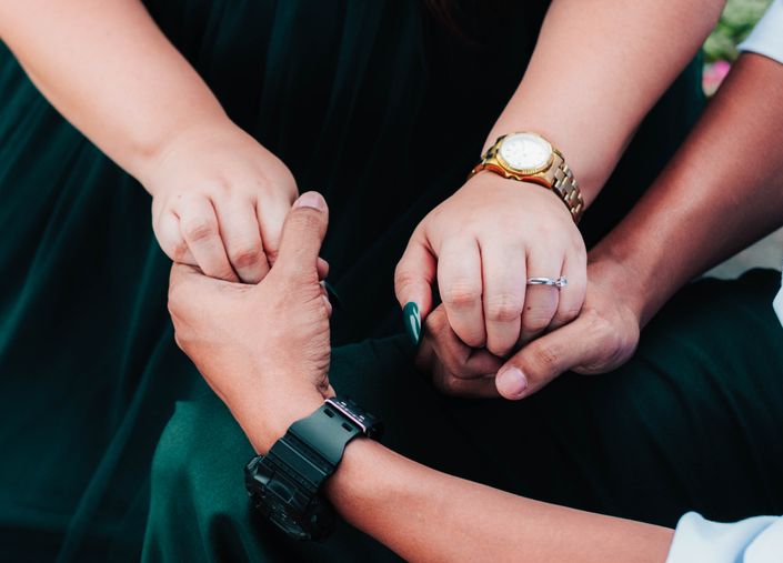 Online dating: starting a conversation on a niche platform
