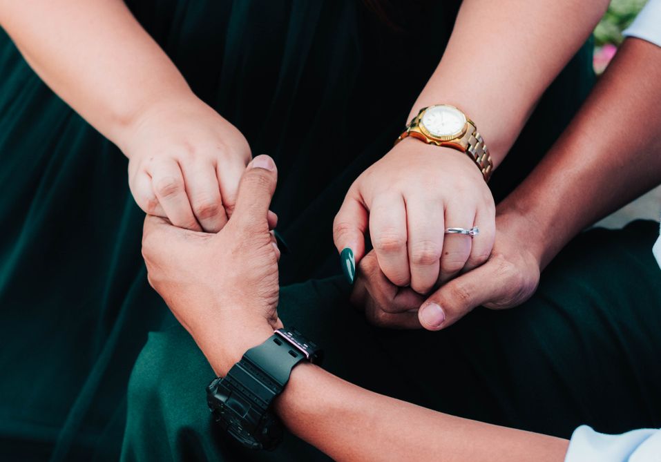 Online dating: starting a conversation on a niche platform