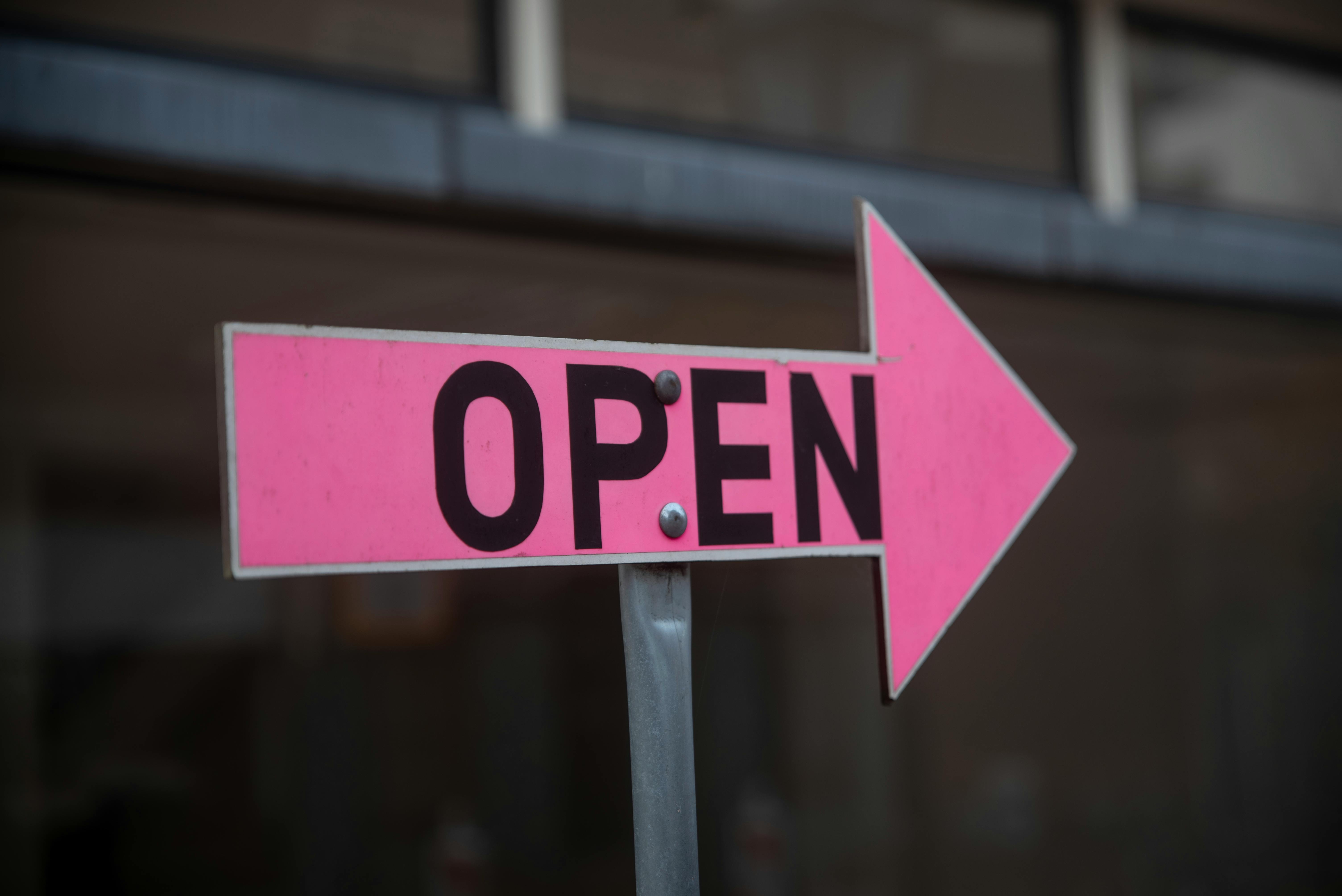 Which Smartphone Display Brightness Specifications Provide Visibility Under Direct Sunlight - image 3