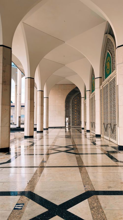 Free Intricate marble arches and designs at the Shah Alam Mosque in Malaysia. Stock Photo