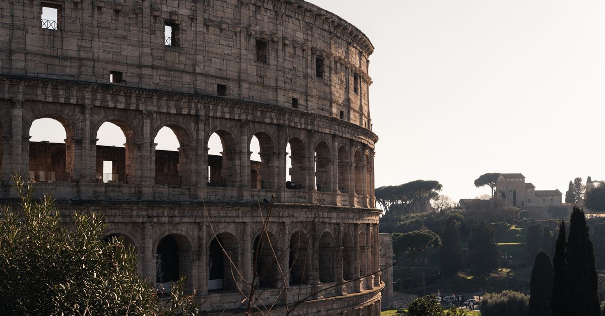 Hallan en Roma un mosaico mural y fresco histórico en zona cercana al Coliseo Hallan en Roma un mosaico mural y fresco histórico en zona cercana al Coliseo