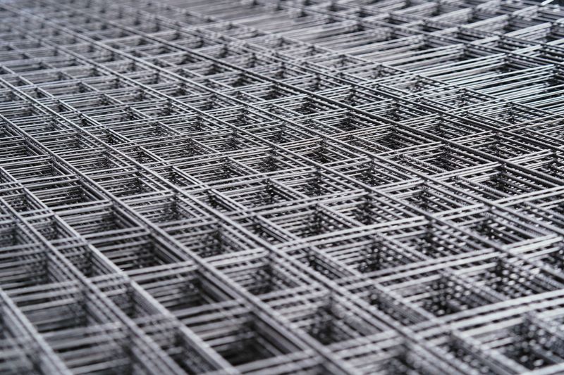Clean welded steel reinforcing mesh grid
