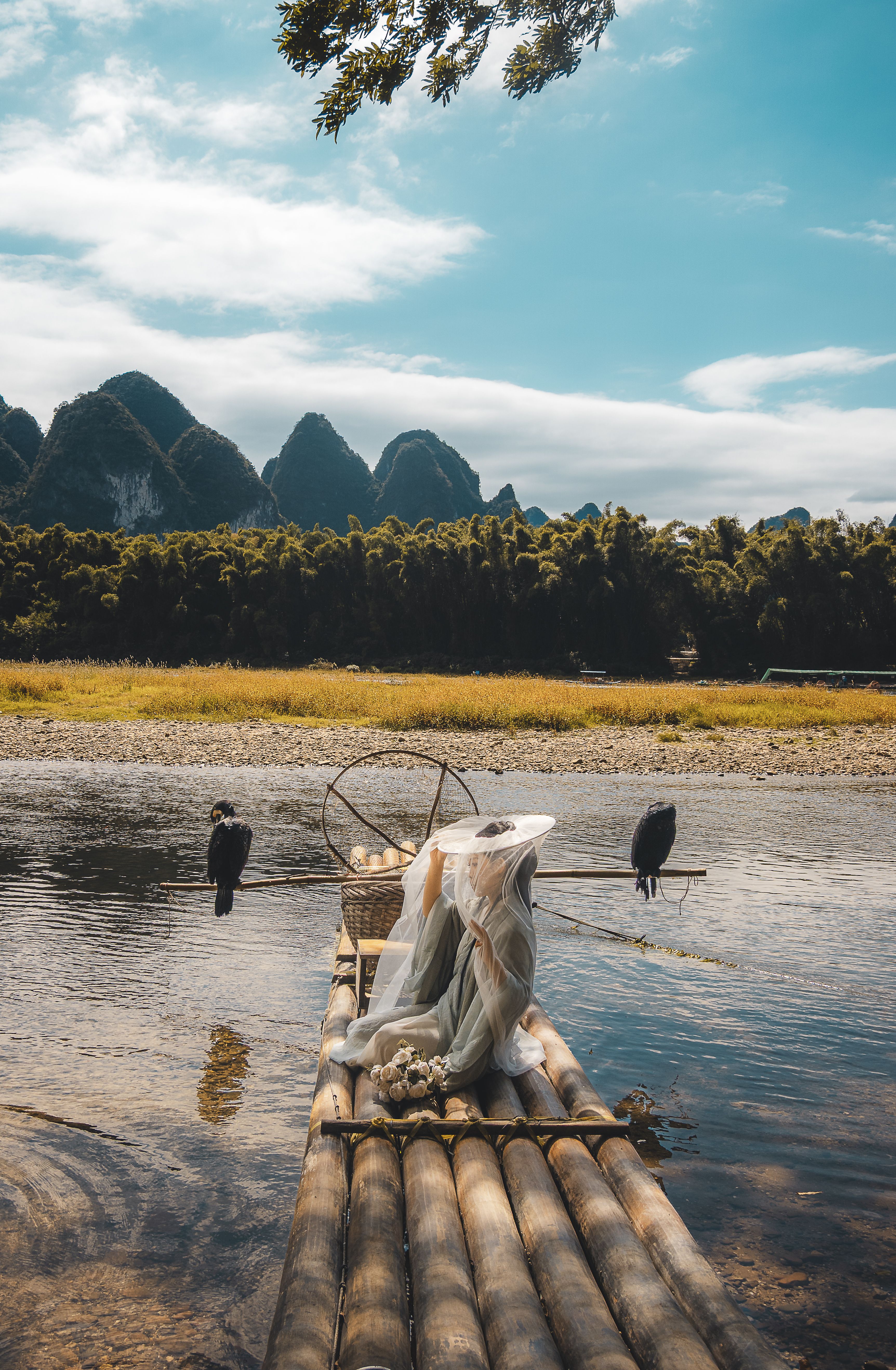 Traditional Bamboo Raft on Li River in Guilin · Free Stock Photo