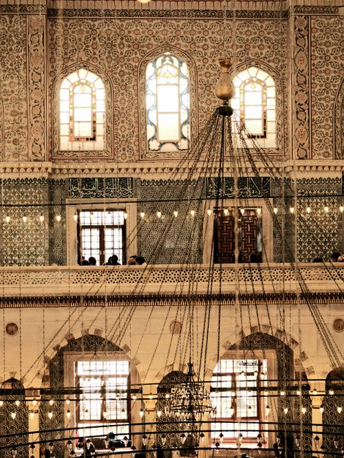 Free Captivating view of a historic mosque's interior showcasing detailed mosaics and architecture. Stock Photo