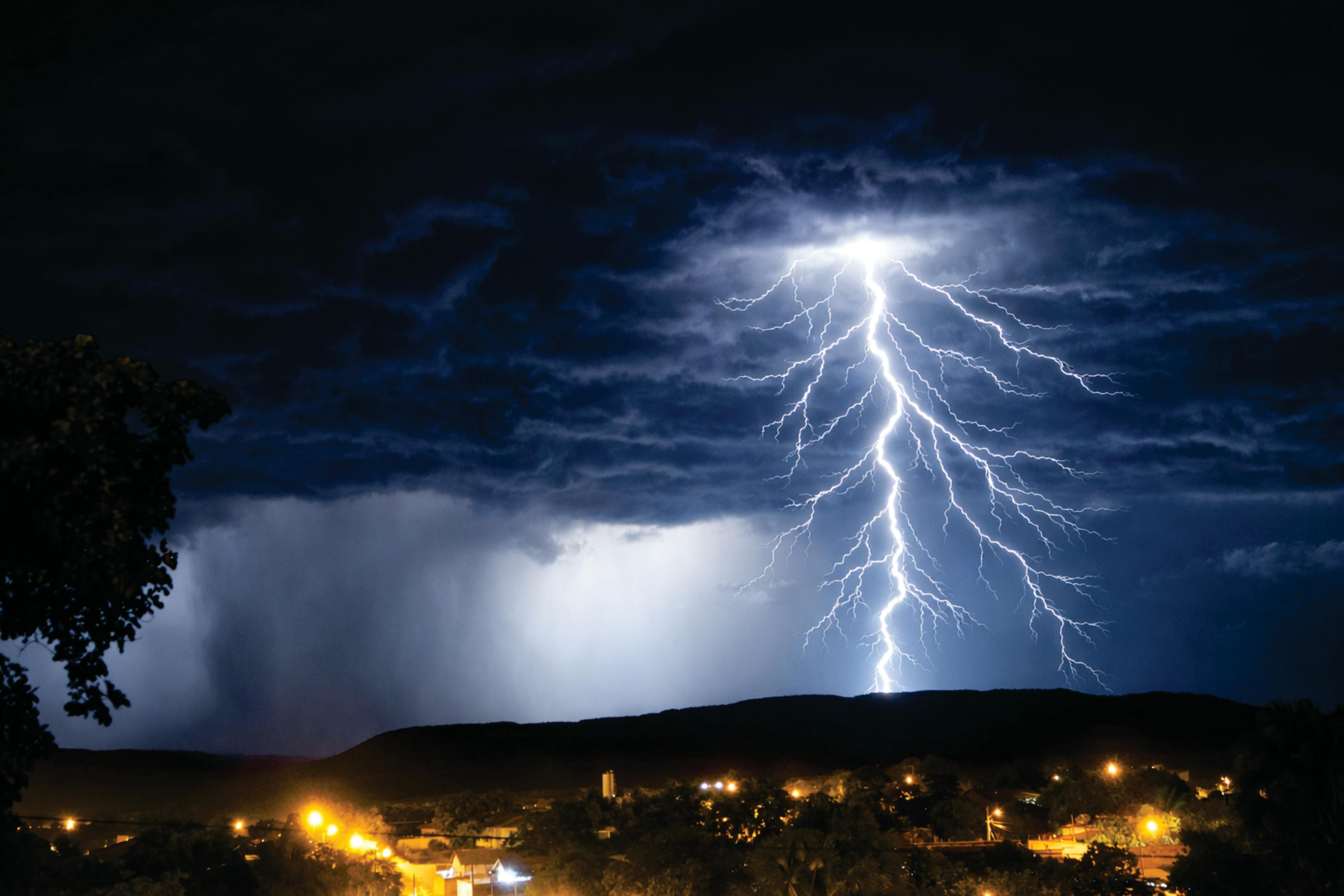 KUVR - Report: Rising hail risk drives Nebraska home insurance costs higher — Photo by Gleive Marcio Rodrigues de Souza on Pe