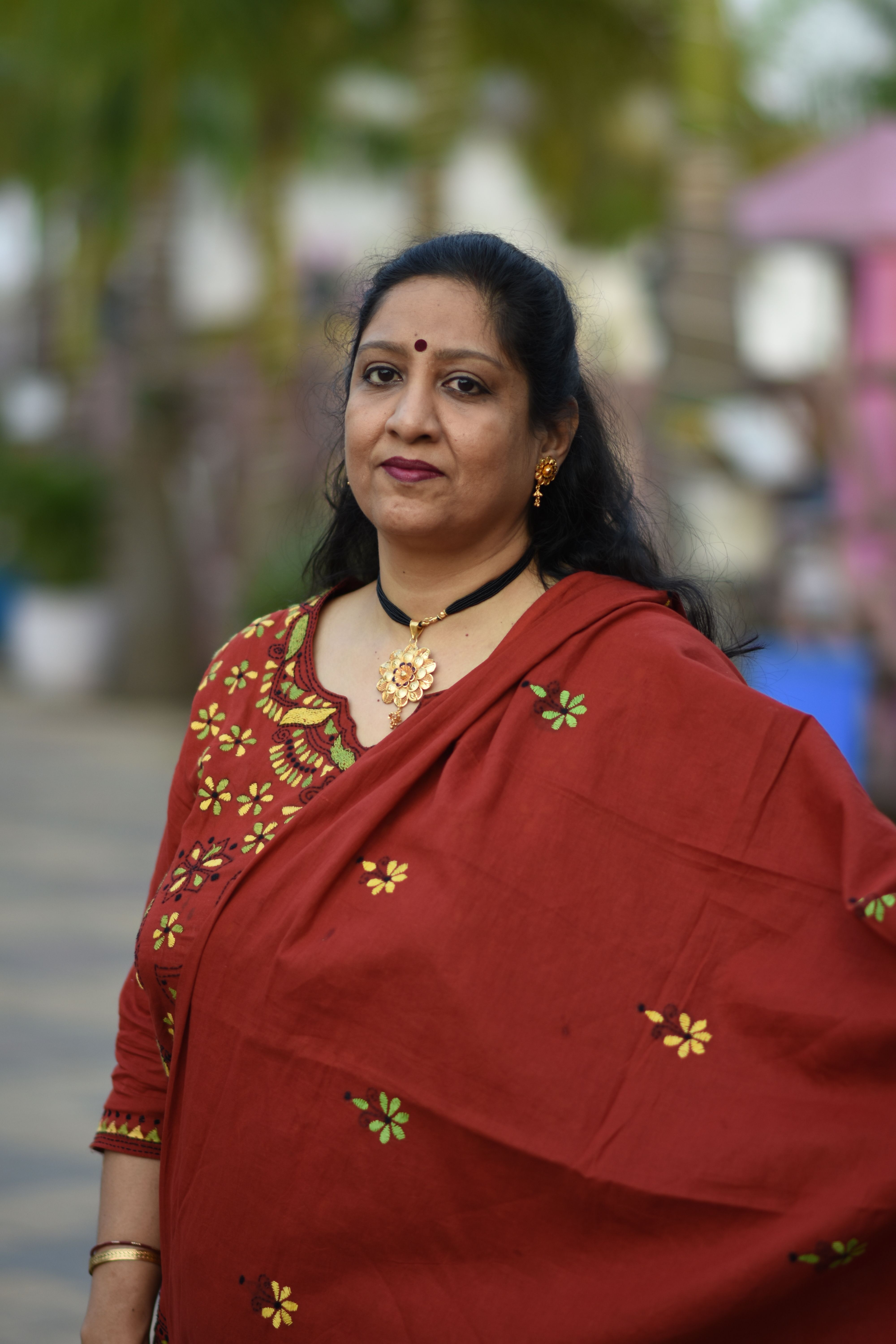 Elegant Indian Woman in Traditional Saree Outdoors · Free Stock Photo