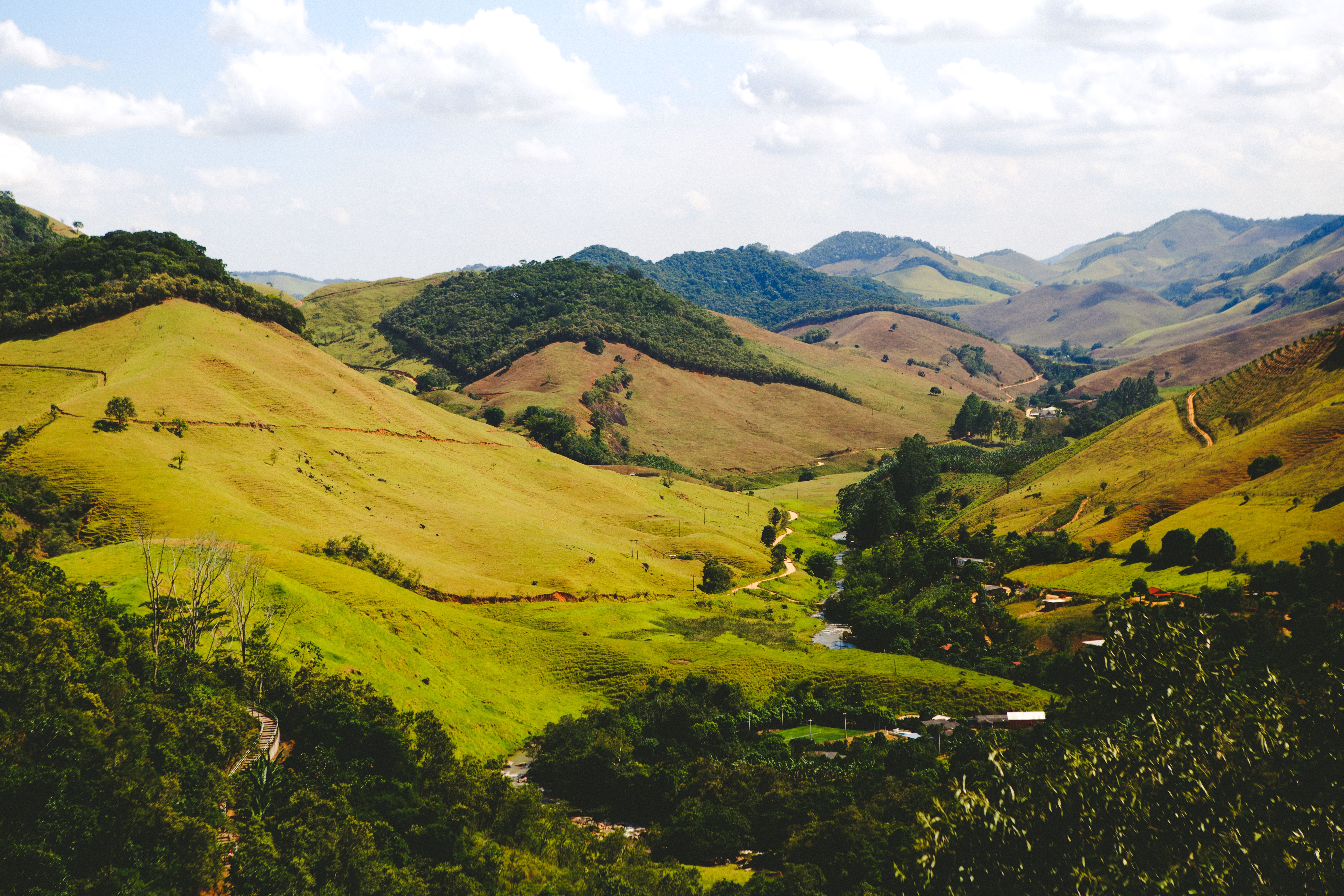 Scenic Mountain Valley with Lush Green Hills · Free Stock Photo