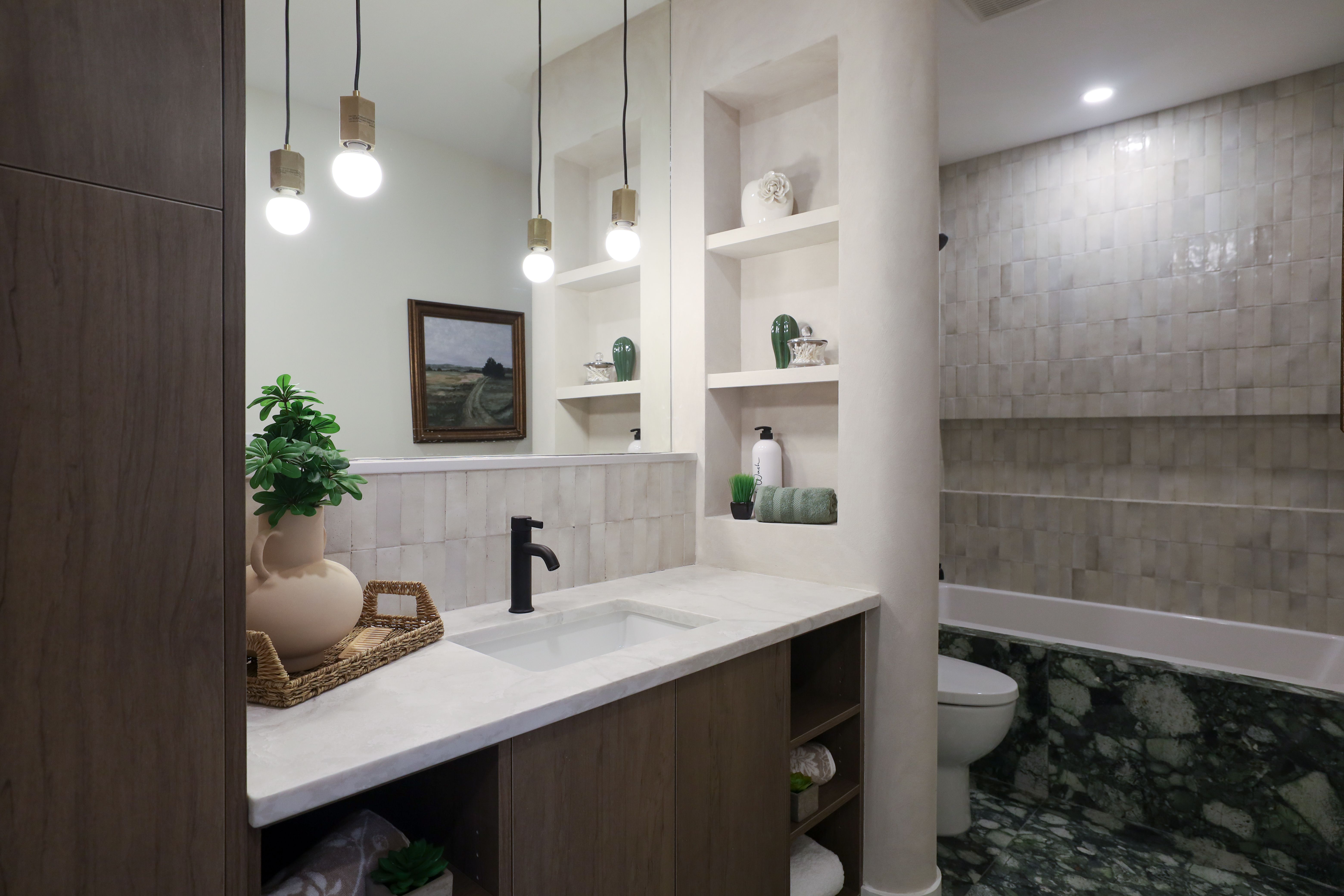 Modern Bathroom Interior with Elegant Decor · Free Stock Photo