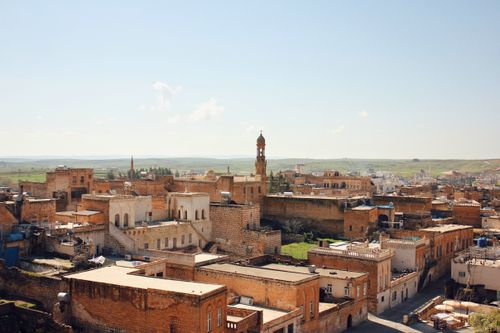 Free A beautiful view of traditional Mardin architecture under a clear sky, capturing Middle Eastern charm. Stock Photo