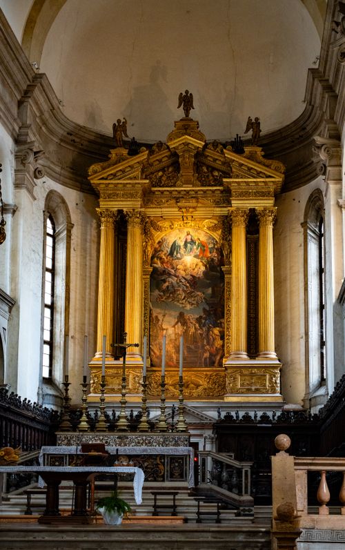 Free A stunning Baroque altar inside a historic church, featuring ornate golden details and rich artwork, showcasing religious art. Stock Photo