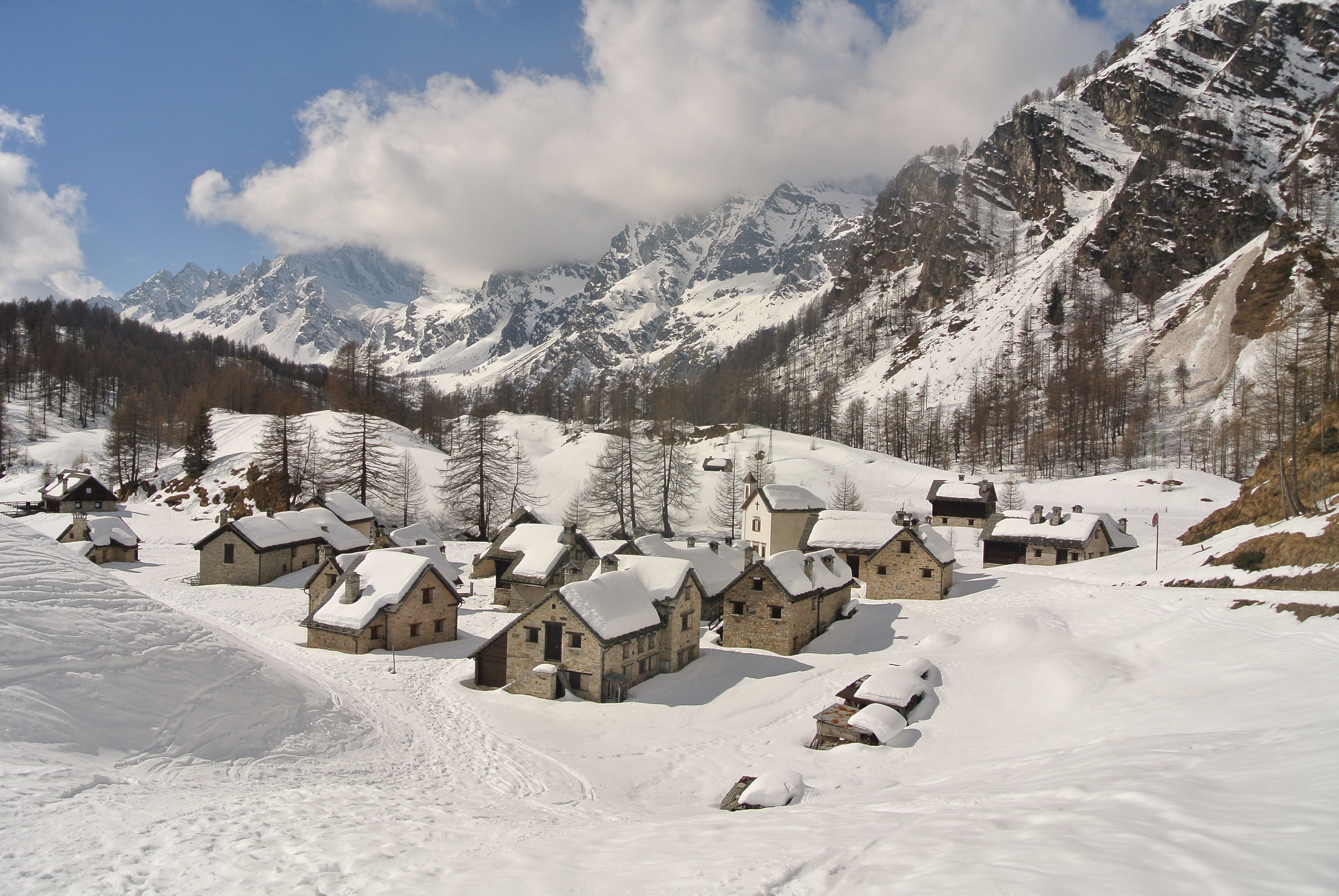 Charming Alpine Village Covered in Snow · Free Stock Photo