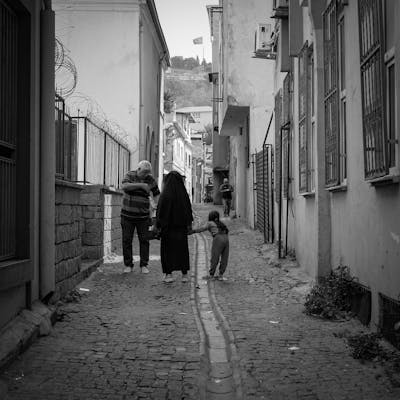 Intergenerational Living: The Benefits and Tensions Explained