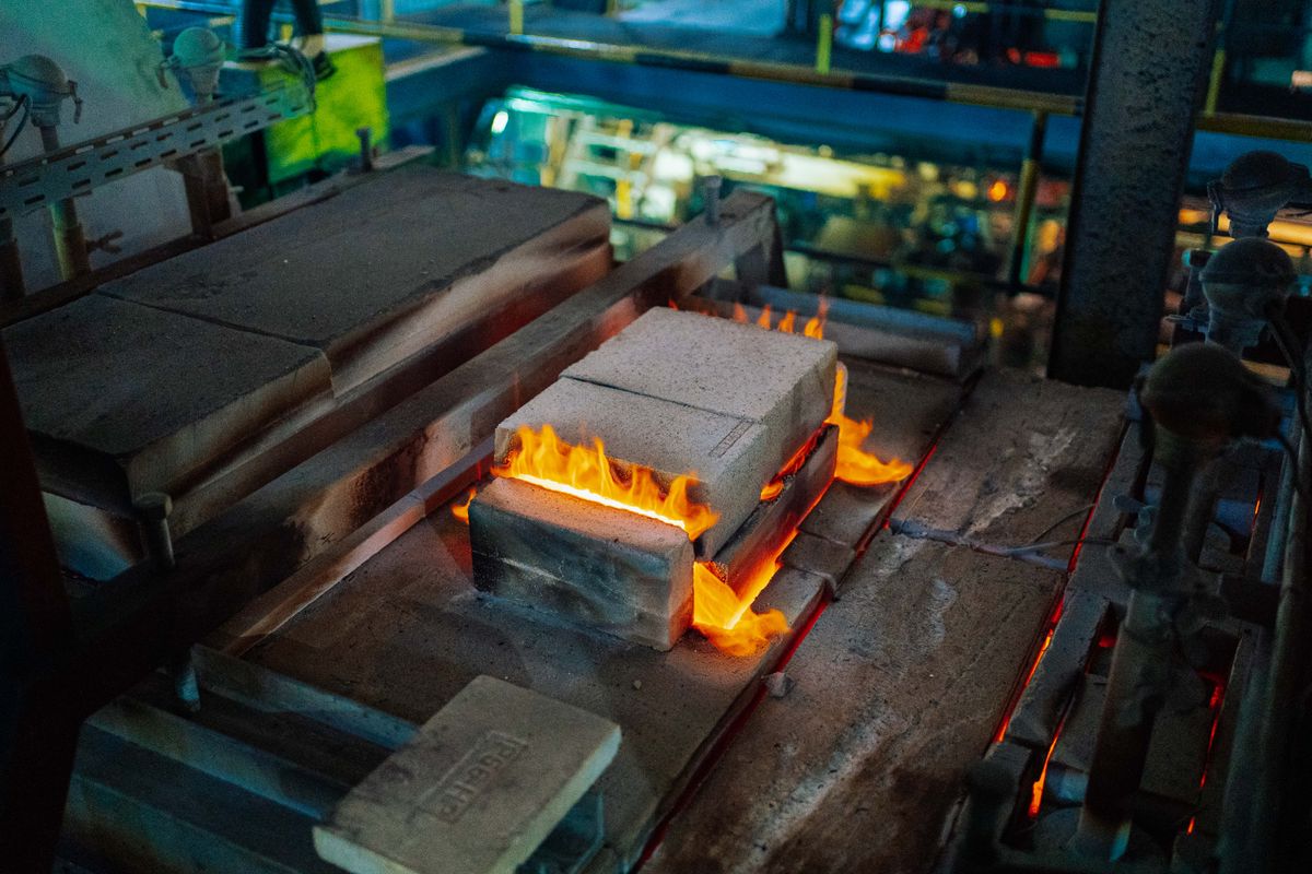 Frita, engobe y tinta digital: cómo sale el almacén de color de una planta cerámica que cierra