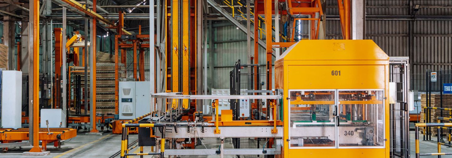 Reparto produttivo con macchinario industriale