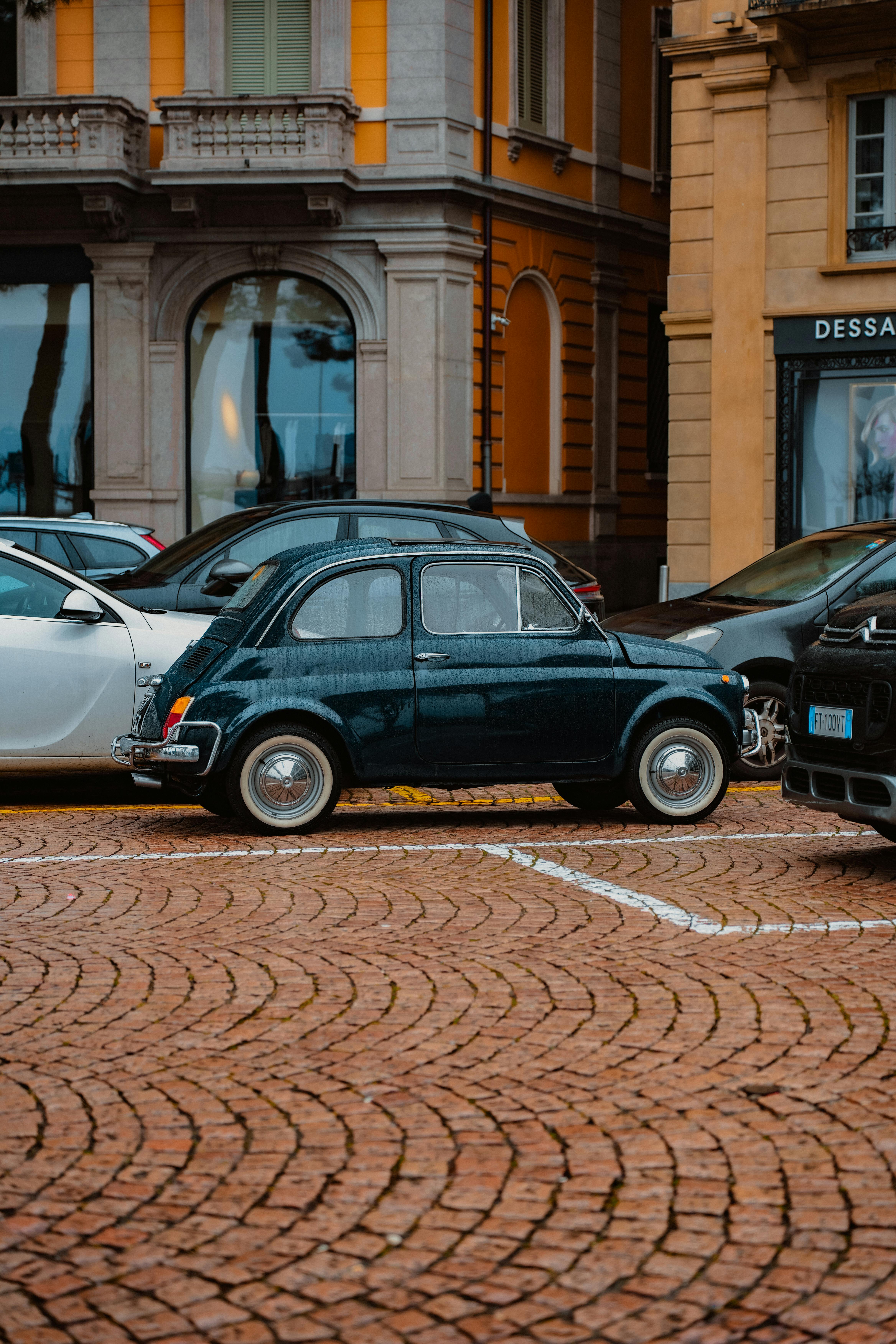Ücretsiz @dış mekan, araba yolculuğu, Arnavut kaldırımlı sokak içeren Ücretsiz stok fotoğraf Stok Fotoğraflar