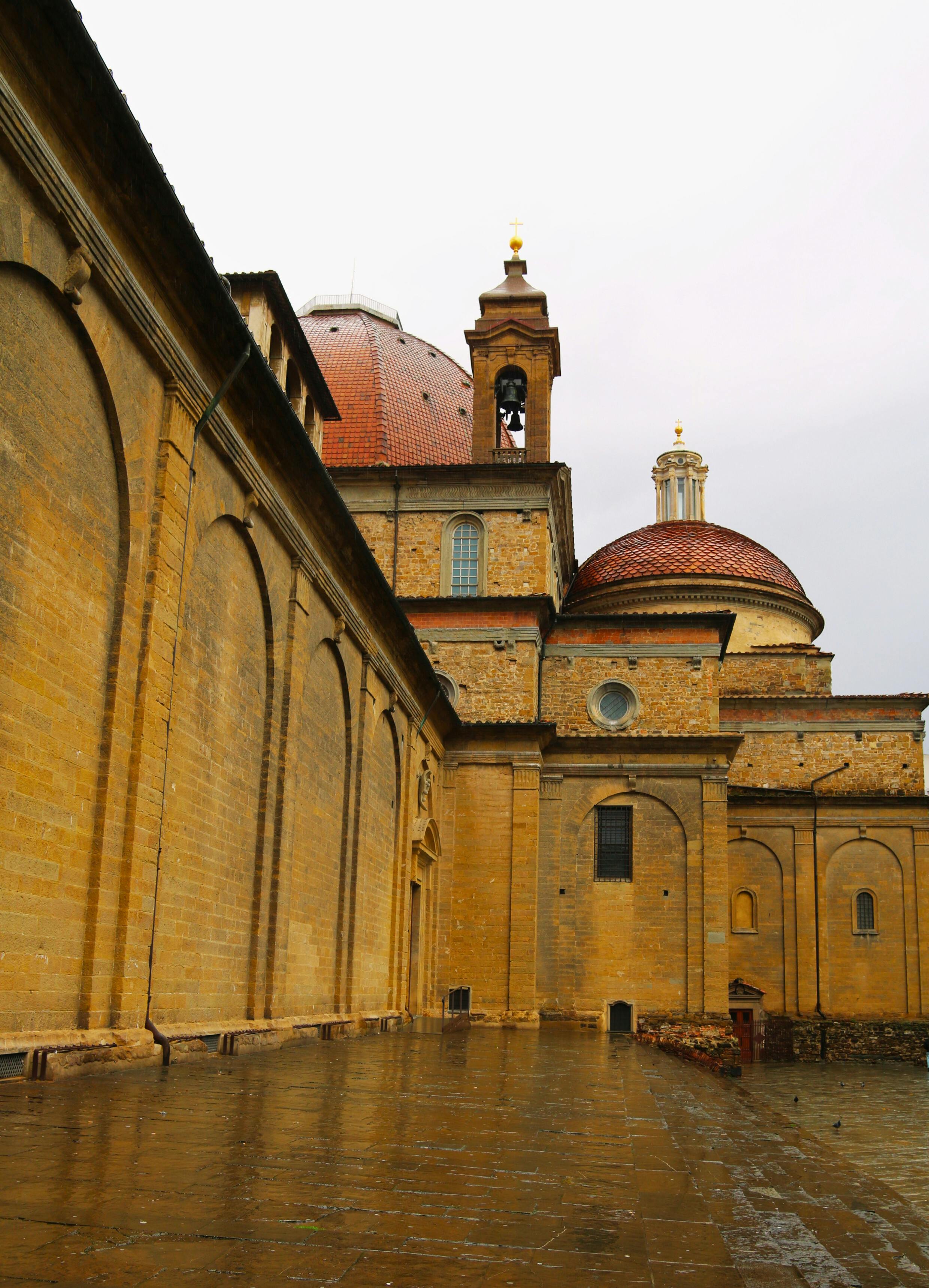 A stunning view of classic Italian architecture in Florence, featuring domes and arches.