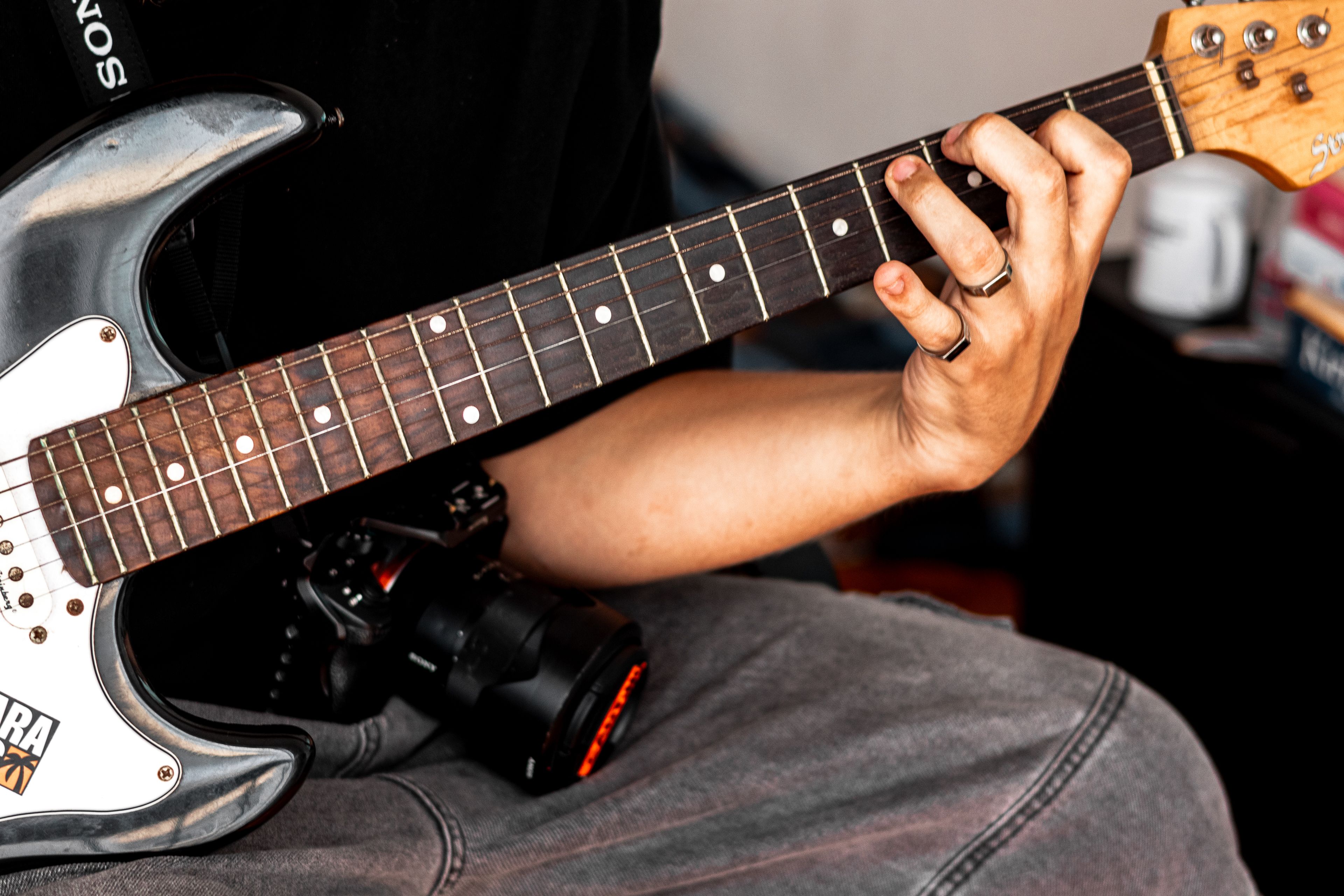 Musician cancels Fringe show after theft of irreplaceable instruments
