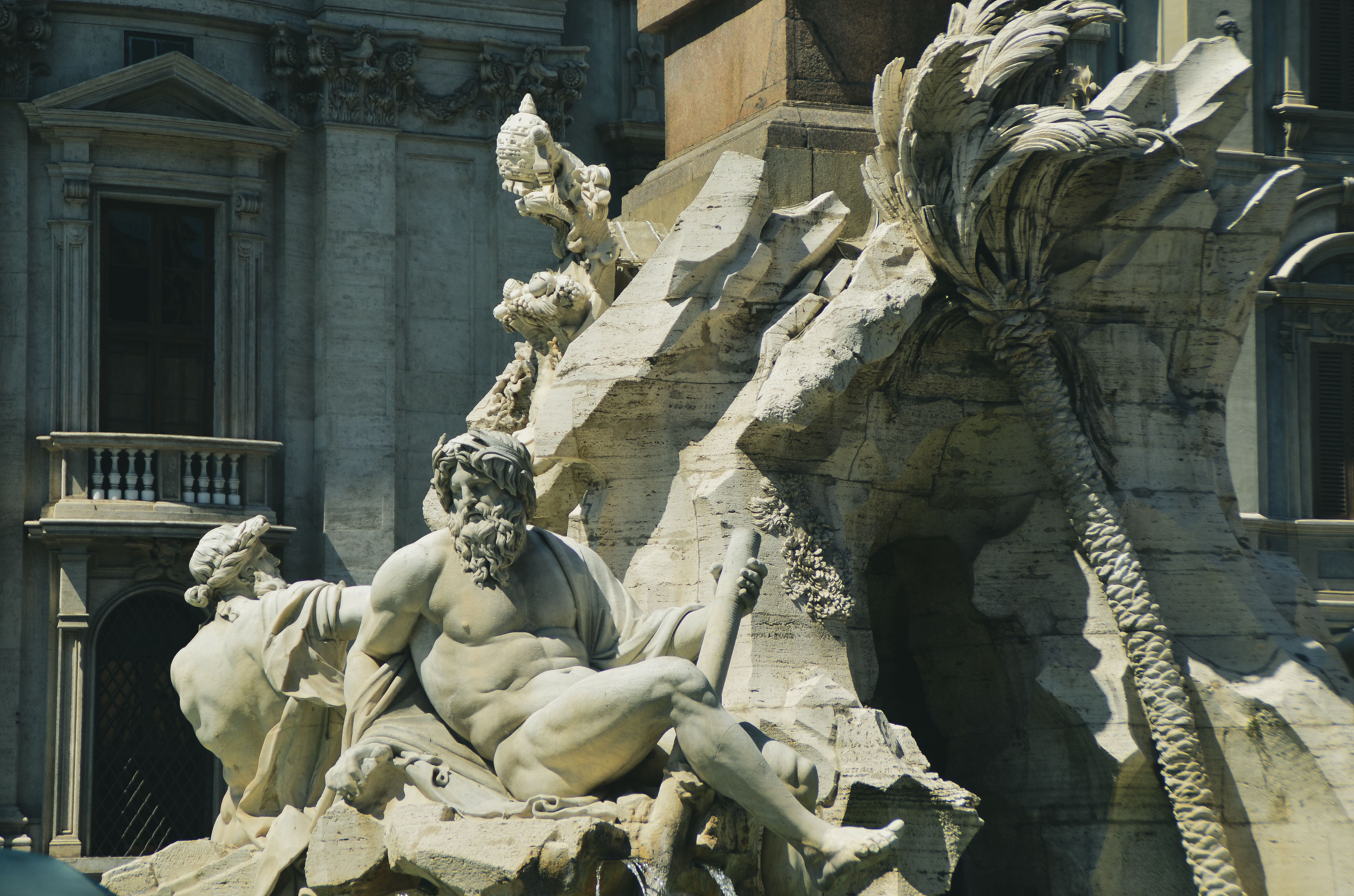 Majestuosa Fuente De Los Cuatro Ríos En Roma · Foto de stock gratuita