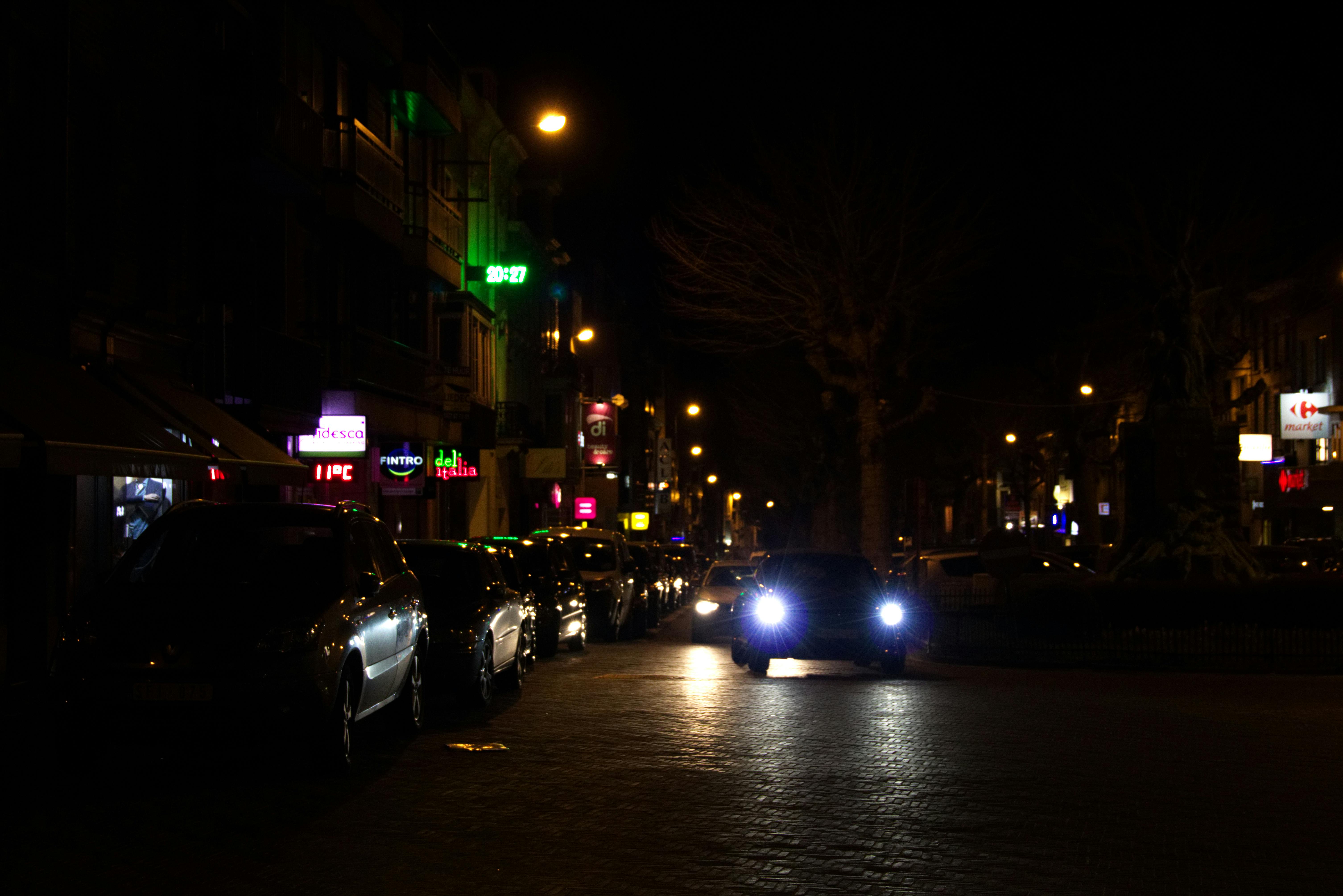 Kostenloses Foto Zum Thema Gedimmtes Licht Nacht Lichter Strasse