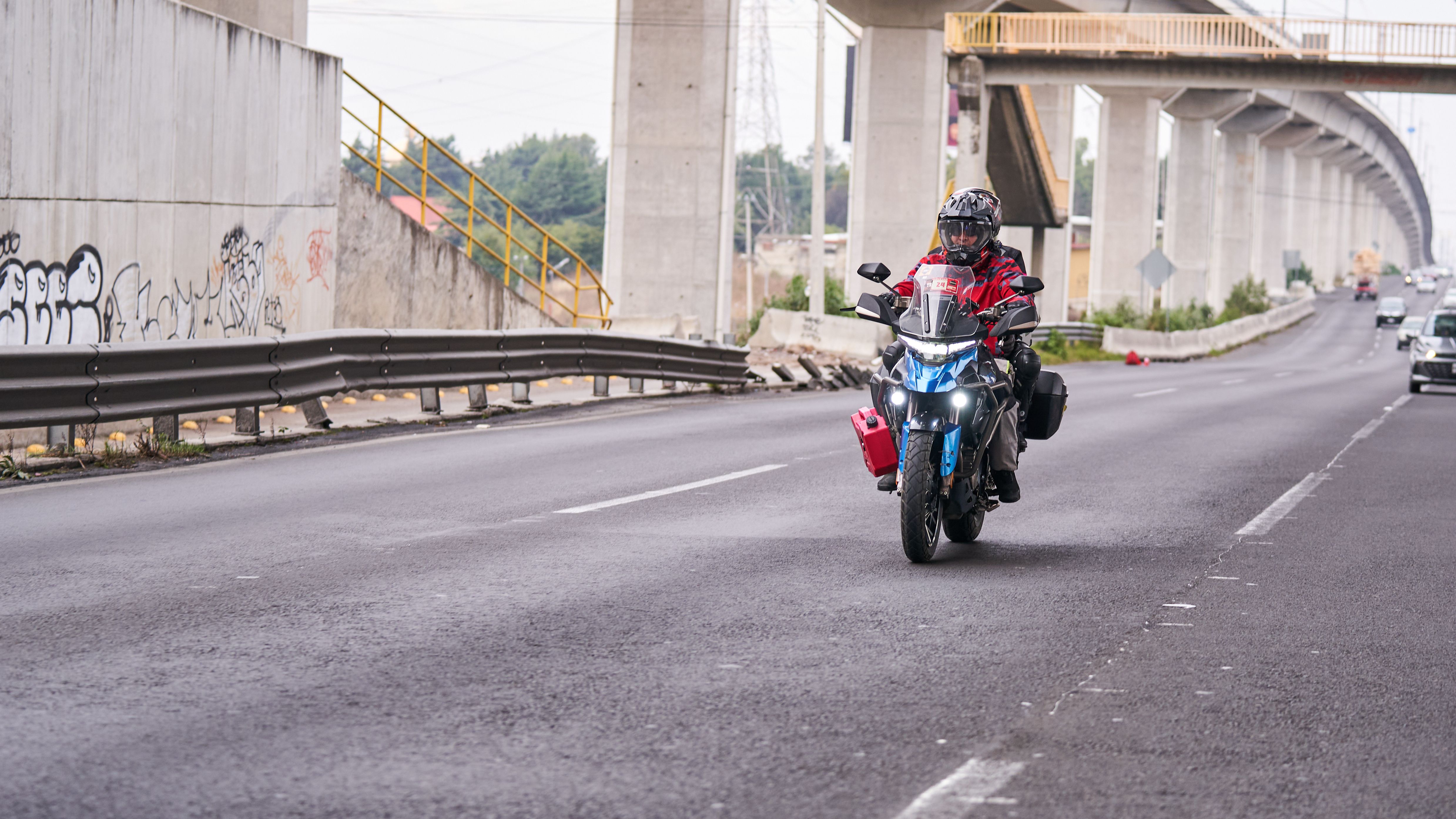 Accessoires indispensables pour les longs trajets en moto en 2026 