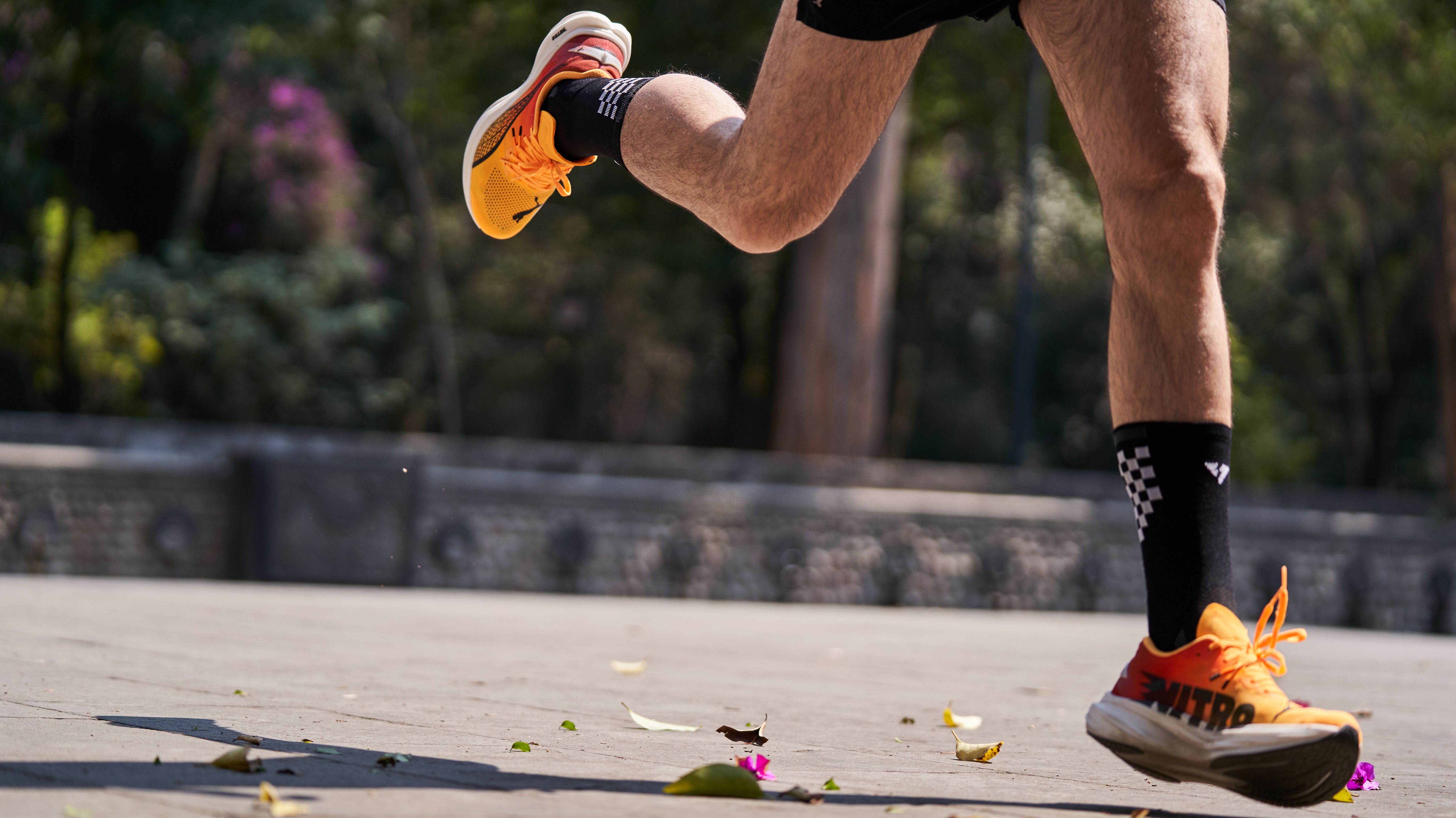 Runner haciendo intervalos para mejorar VO2 Max
