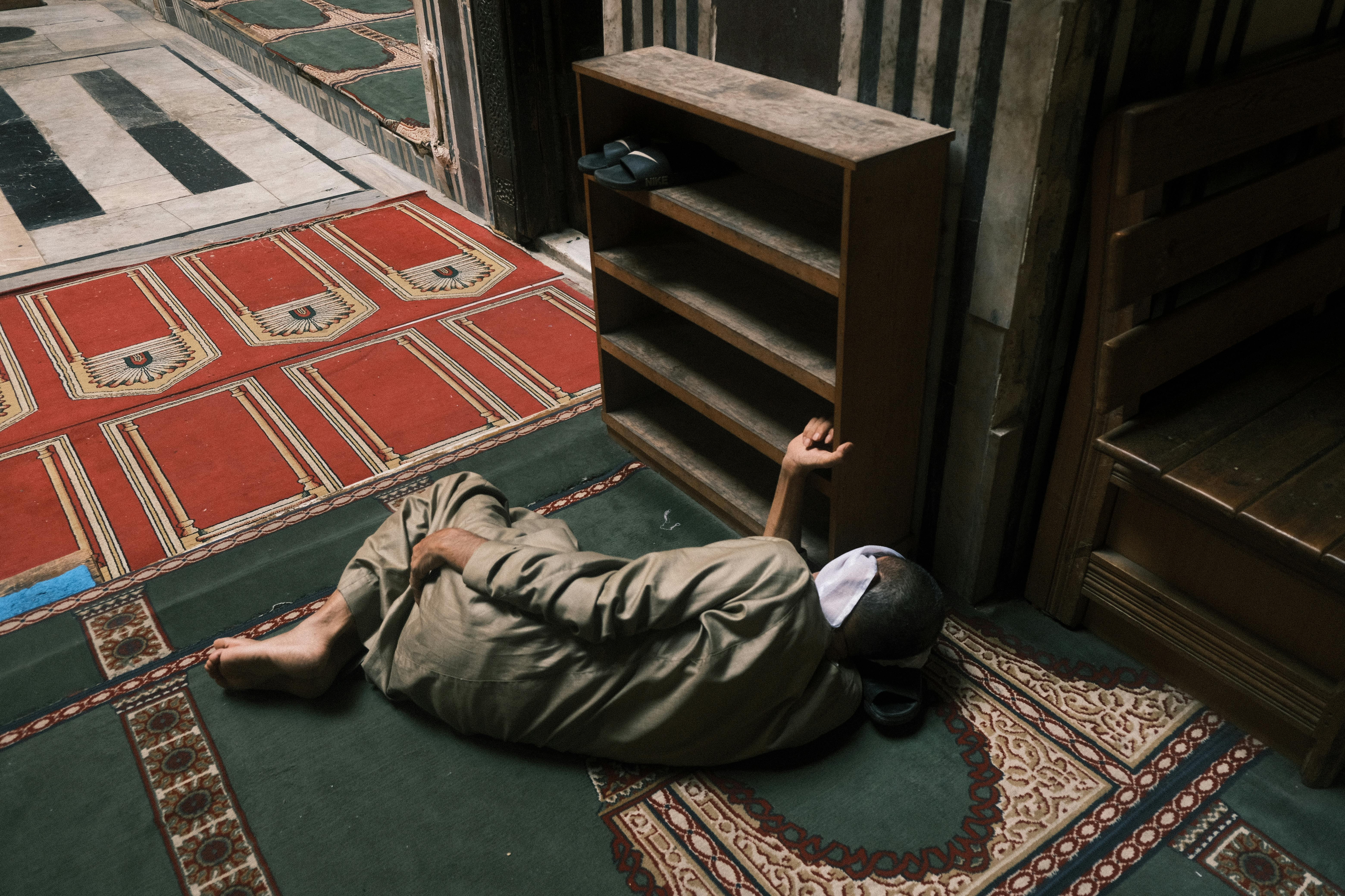 Suicide Prompts Egyptian Authorities to Take Firmer Measures Against Alimony Dodgers - New Lines Magazine — Photo by Muhammed