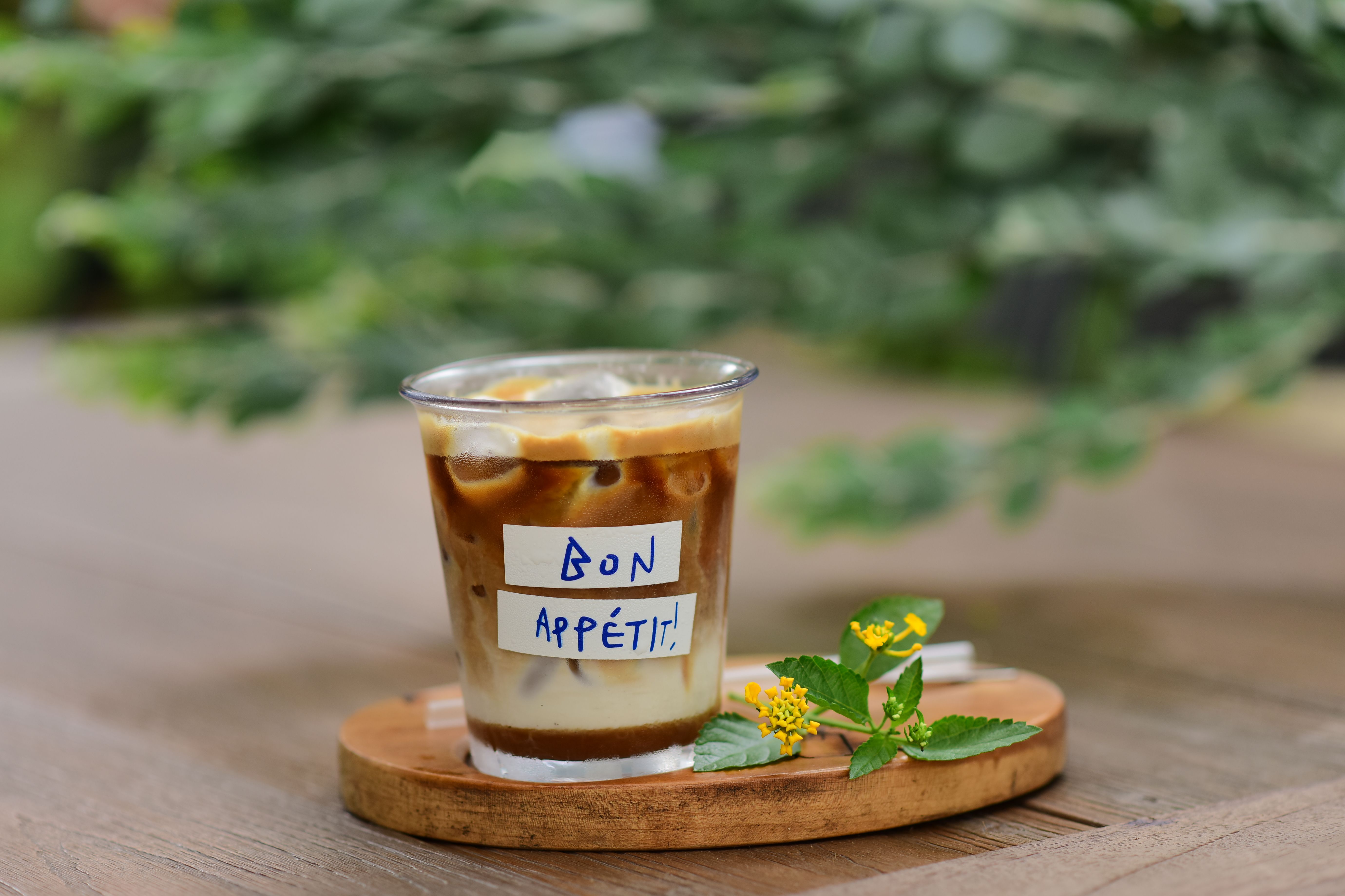 Iced Coffee with Bon Appétit Note in Garden Setting · Free Stock Photo