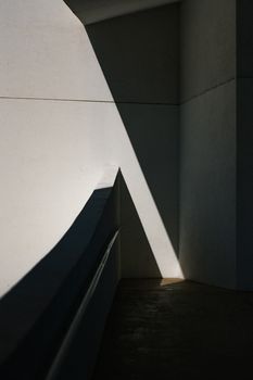 Dramatisches Licht & Schatten – Dunkles AMOLED Wallpaper