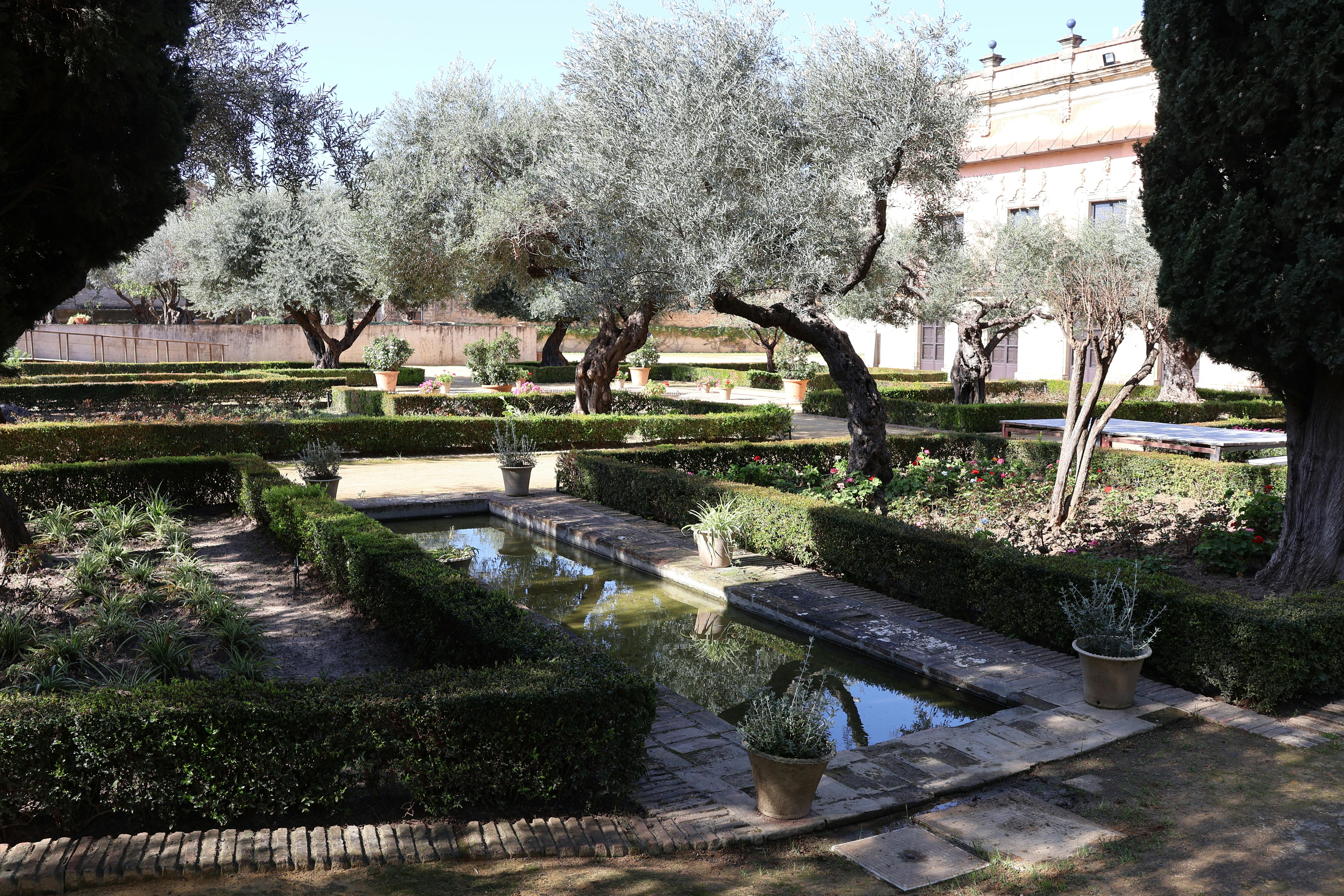 paisajes naturales y fuentes repartidas por el jardín