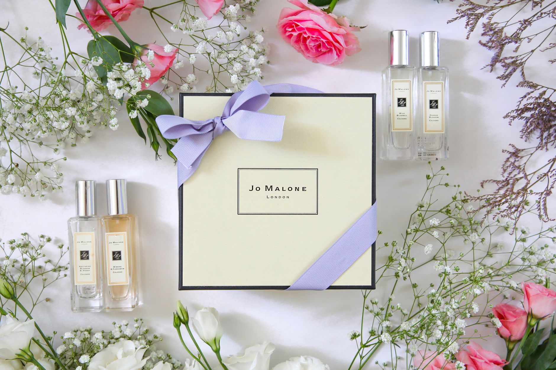 Jo Malone English Pear & Freesia ブランドの香水ボトル