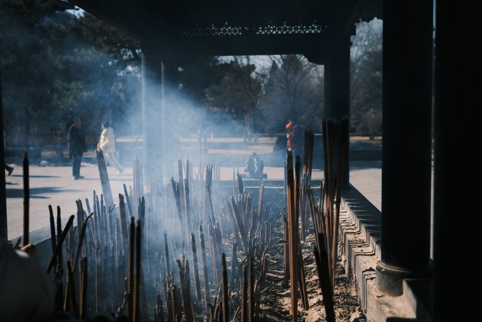 Tầm Quan Trọng Của Việc Xem Ngày Hoàng Đạo, Bất Tương Trong Phong Thủy Cưới Hỏi Việt Nam