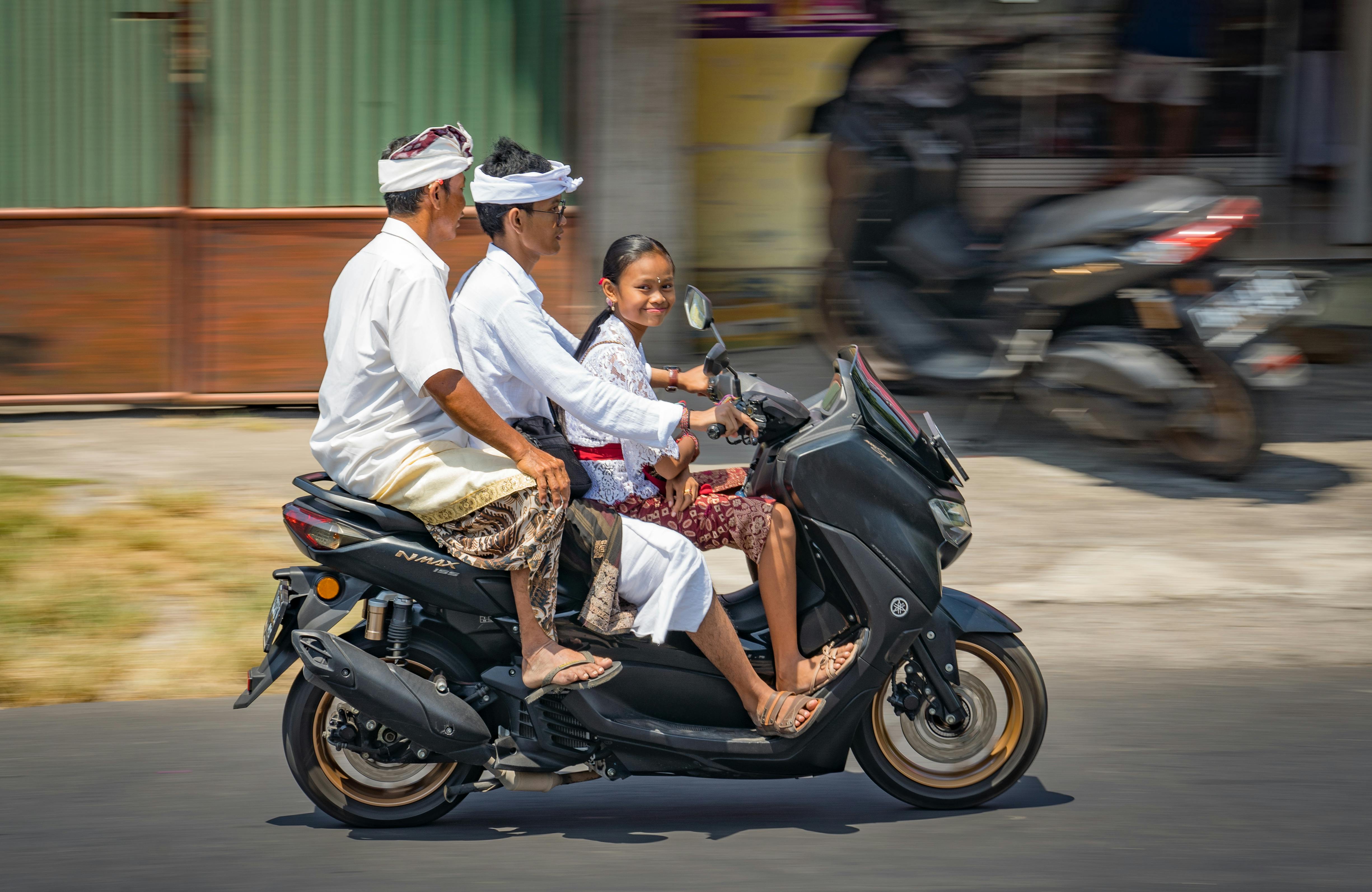 balinese traffic seminyak street