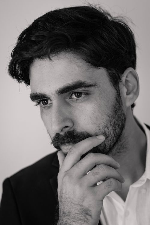 Free A black and white portrait of a thoughtful man with beard, lost in contemplation. Stock Photo