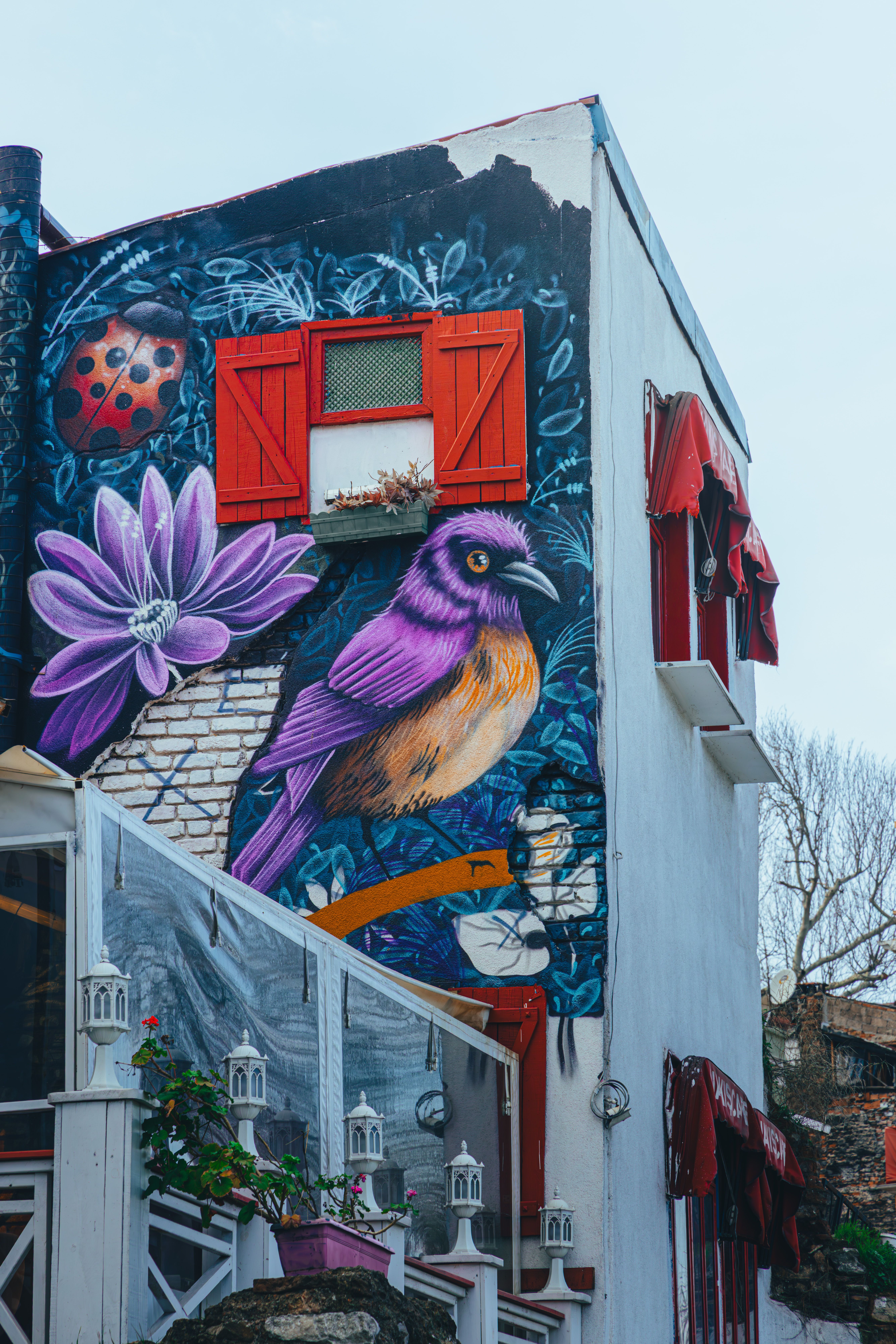 Vibrant Mural in Urban Cityscape · Free Stock Photo