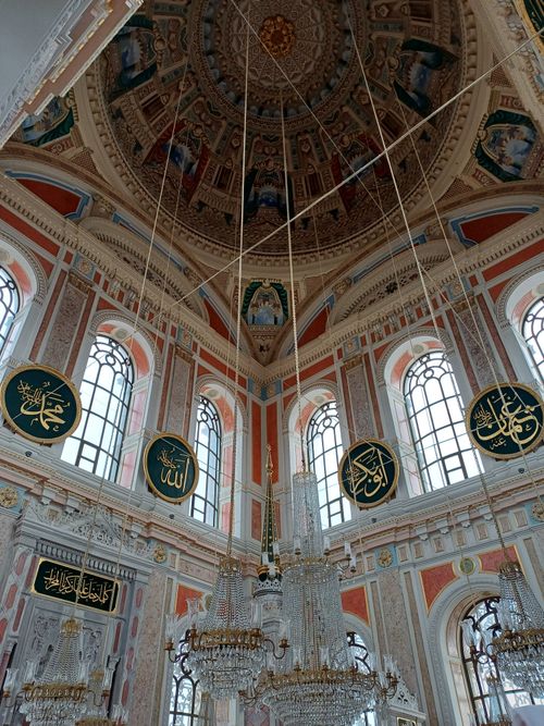 Free Elegant view of the Ortaköy Mosque's intricate interior design in İstanbul, Türkiye. Stock Photo