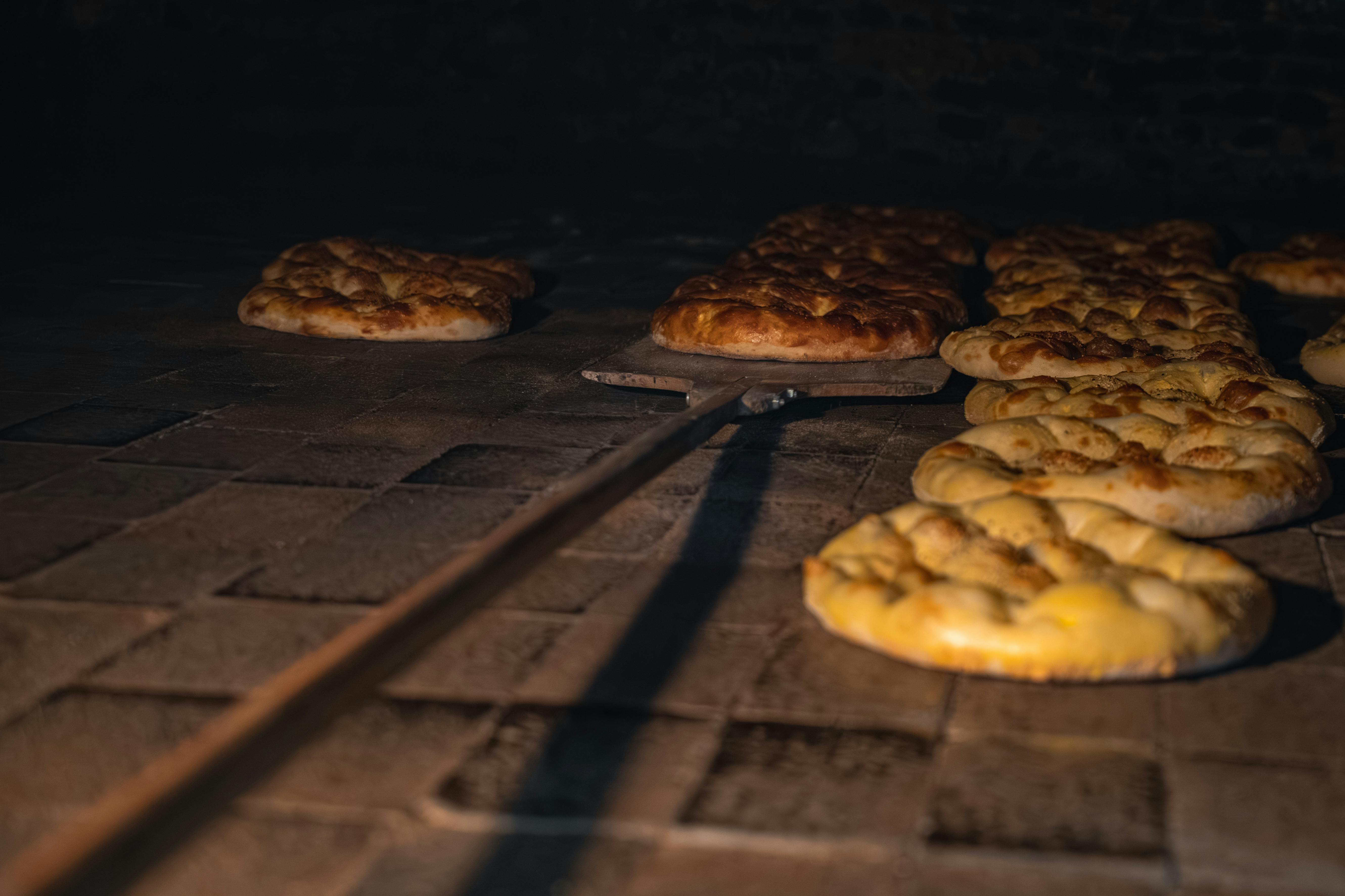 Valletta és Gozo közötti hajóút rejtett látnivalói – traditional Maltese ftira bread Gozo