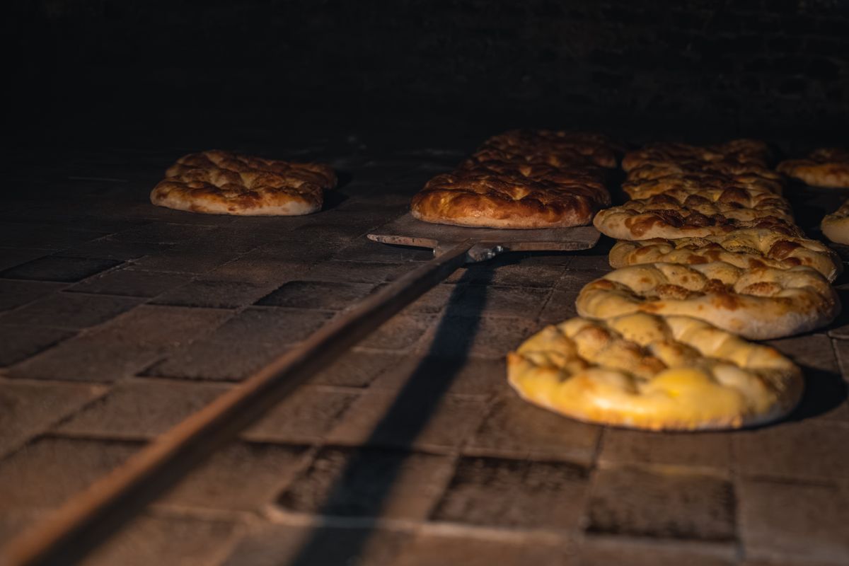 The stone oven keeps its own time.