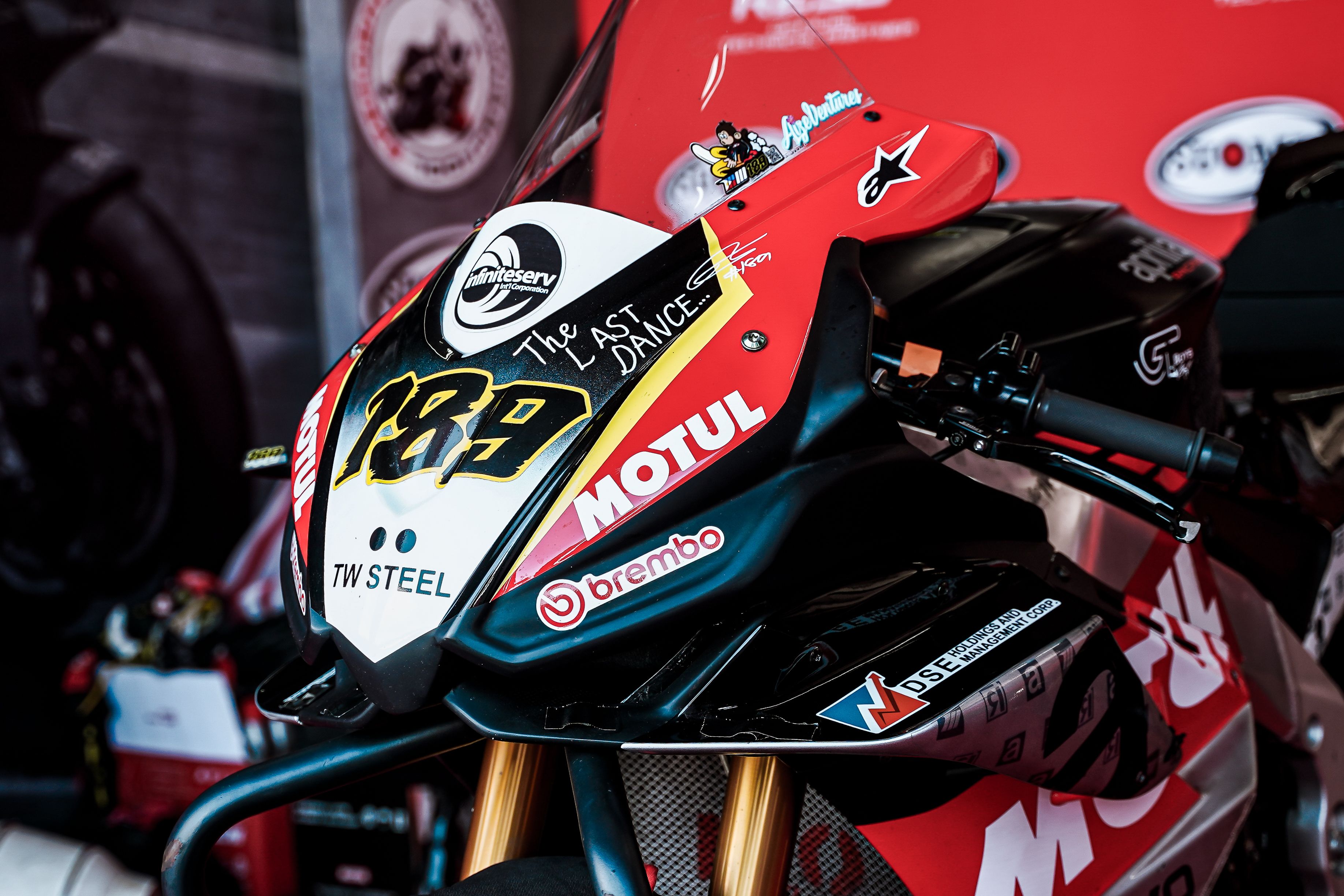 Close-up of Custom Racing Motorcycle in Angeles · Free Stock Photo