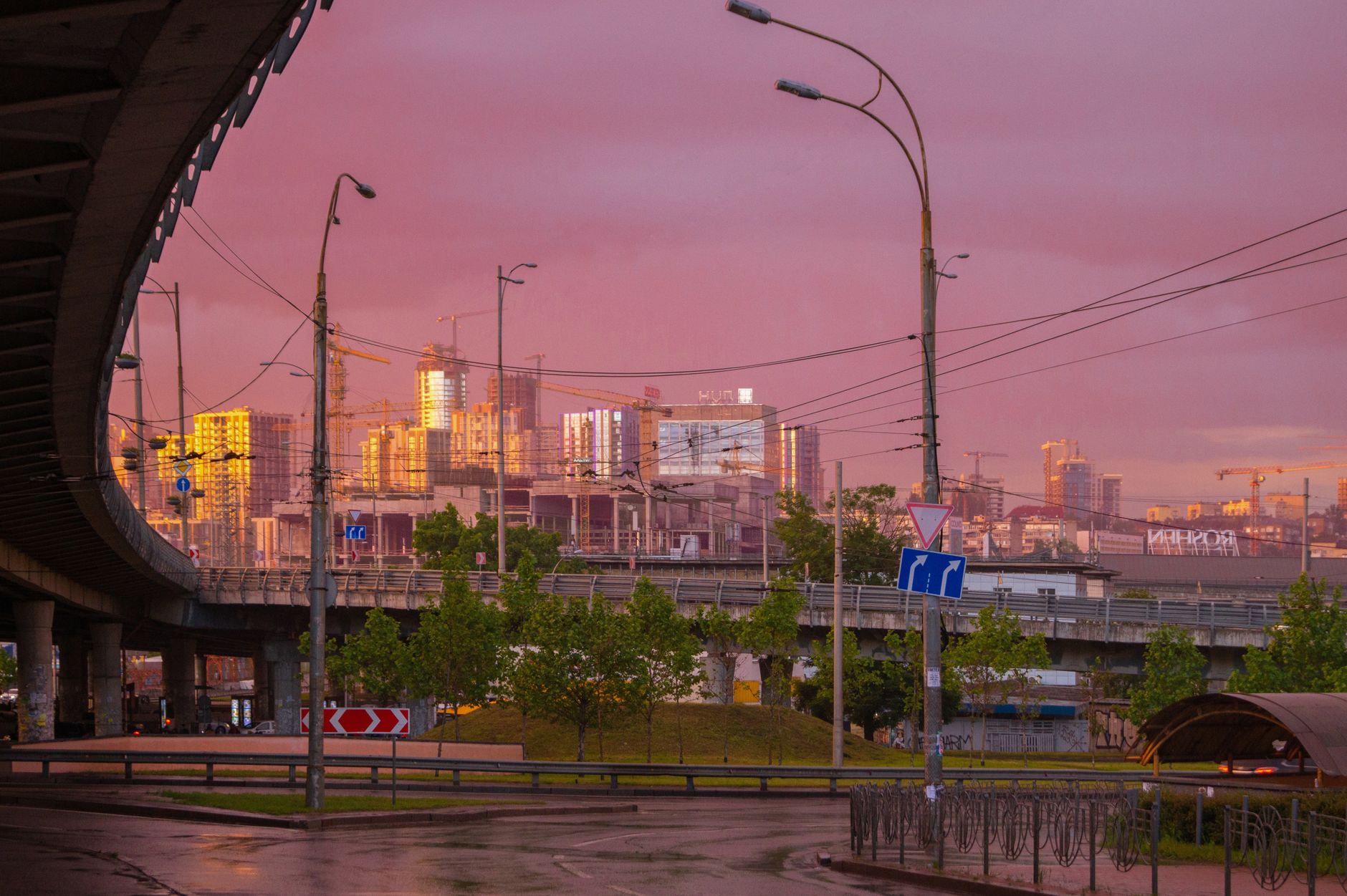 Kiev'de hava saldırısı sonrası hasar