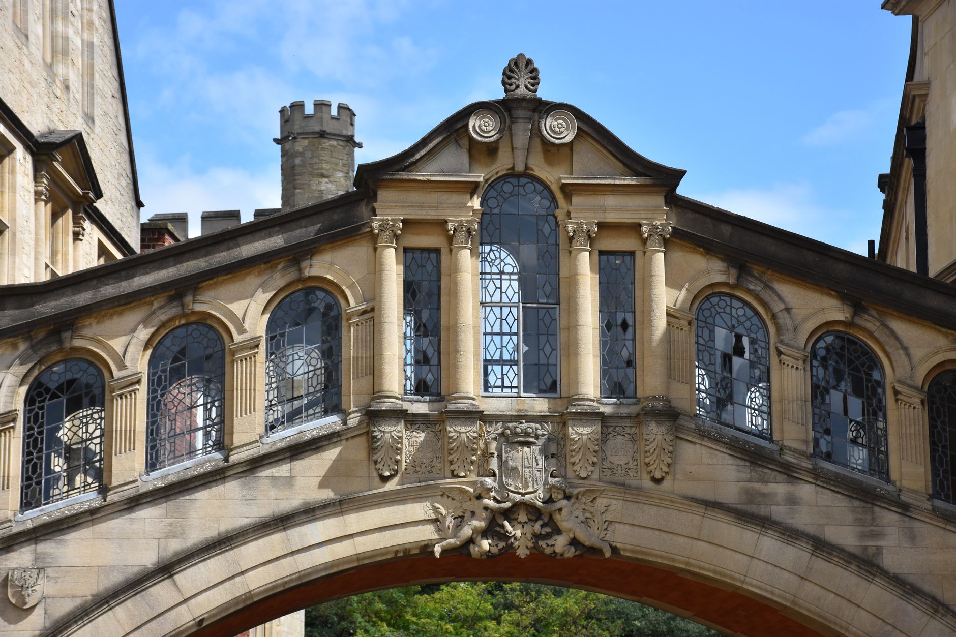 Explore the iconic Bridge of Sighs, a beautiful architectural landmark in Oxford, England.